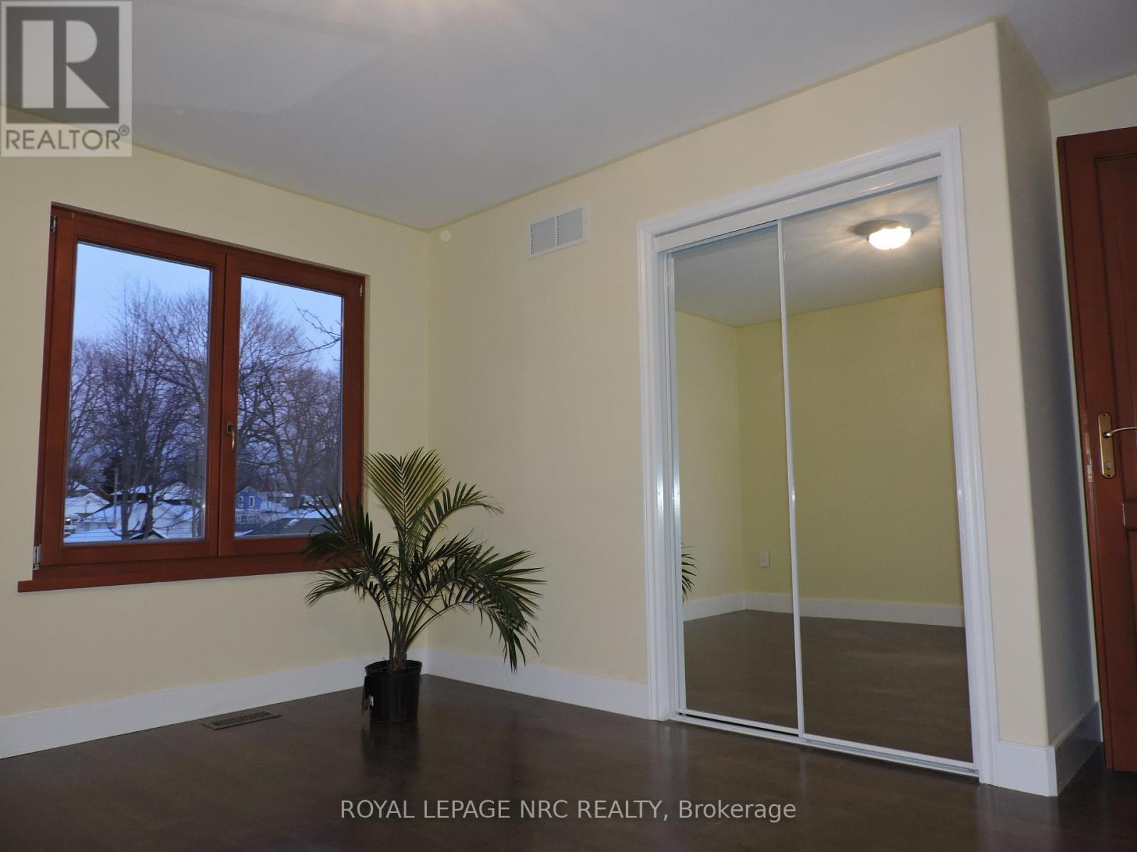 340 Oxford Avenue, Fort Erie, Ontario  L0S 1B0 - Photo 15 - X12386668