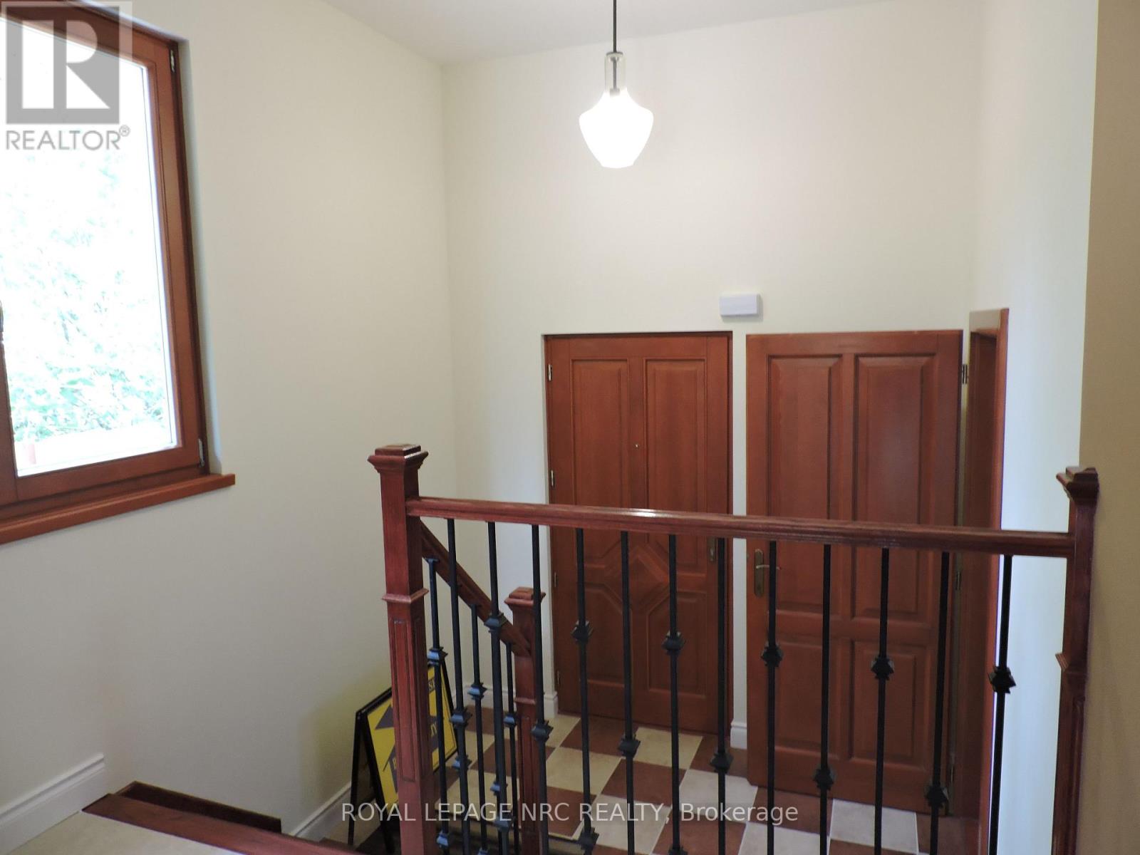 340 Oxford Avenue, Fort Erie, Ontario  L0S 1B0 - Photo 4 - X12386668