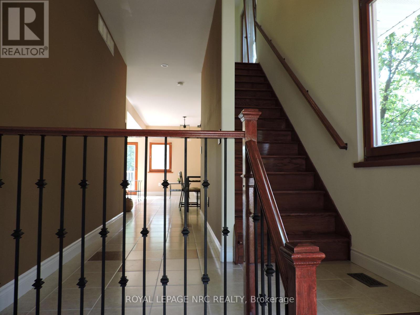 340 Oxford Avenue, Fort Erie, Ontario  L0S 1B0 - Photo 5 - X12386668