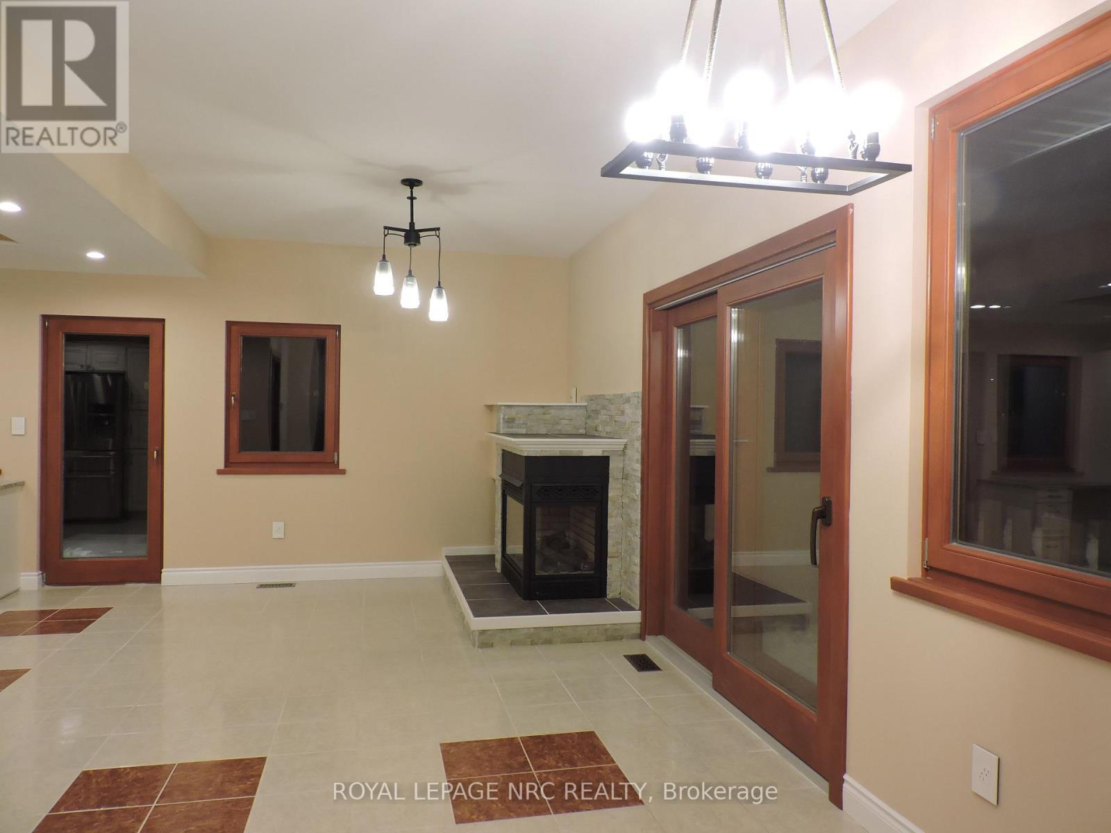 340 Oxford Avenue, Fort Erie, Ontario  L0S 1B0 - Photo 7 - X12386668