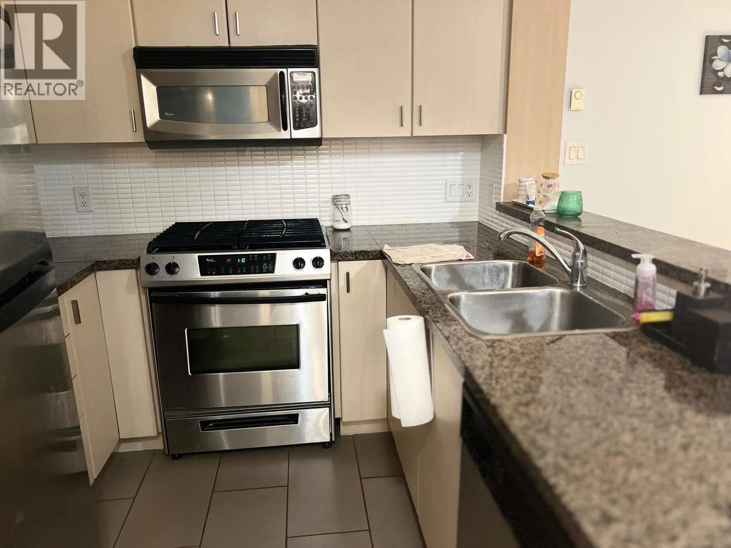 209 6888 Southpoint Drive, Burnaby, British Columbia  V3N 5E3 - Photo 9 - R3011832