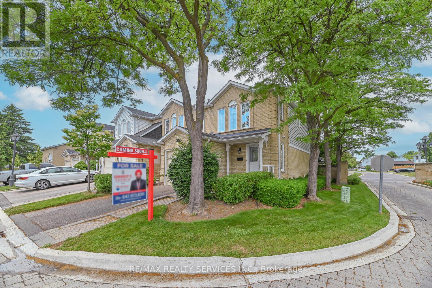 6 - 110 Heathcliffe Square, Brampton, Ontario  L6S 5R1 - Photo 2 - W12386648