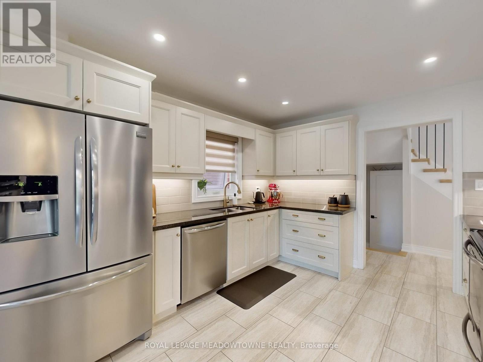 Property at 184 MOWAT CRESCENT image 4