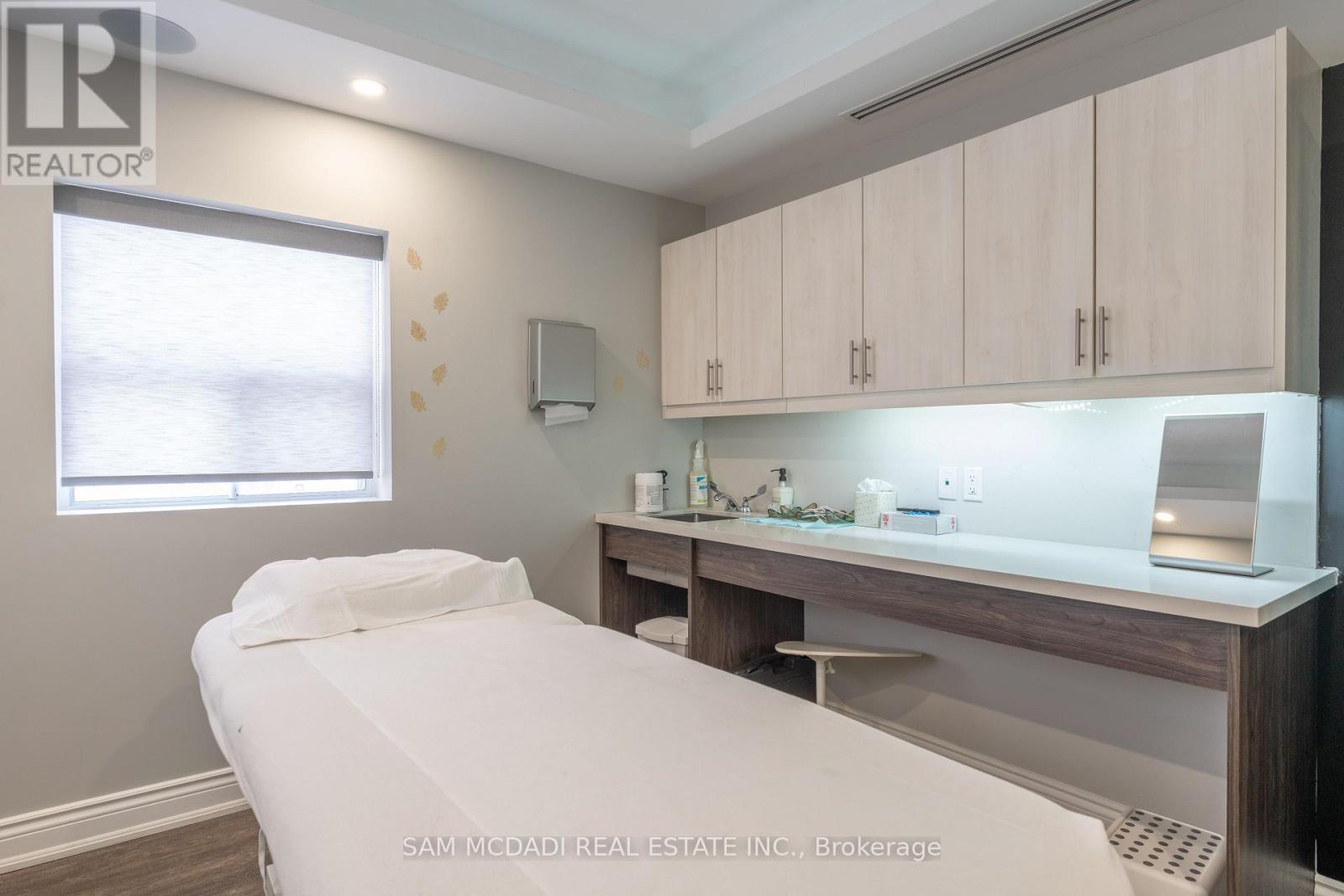 1651 Lakeshore Road W, Mississauga (Clarkson), Ontario  L5J 1J4 - Photo 12 - W12386671