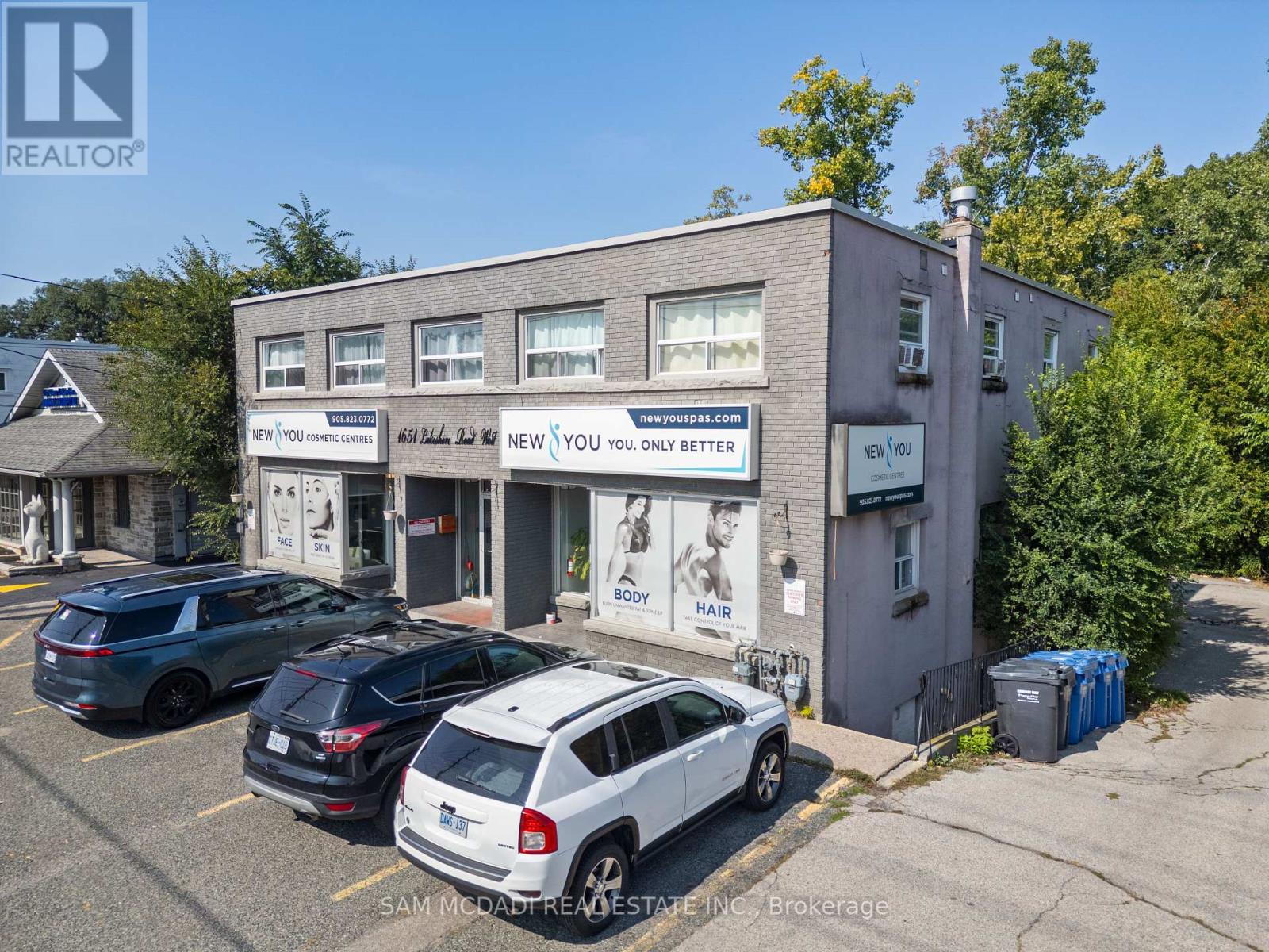 1651 Lakeshore Road W, Mississauga (Clarkson), Ontario  L5J 1J4 - Photo 2 - W12386671
