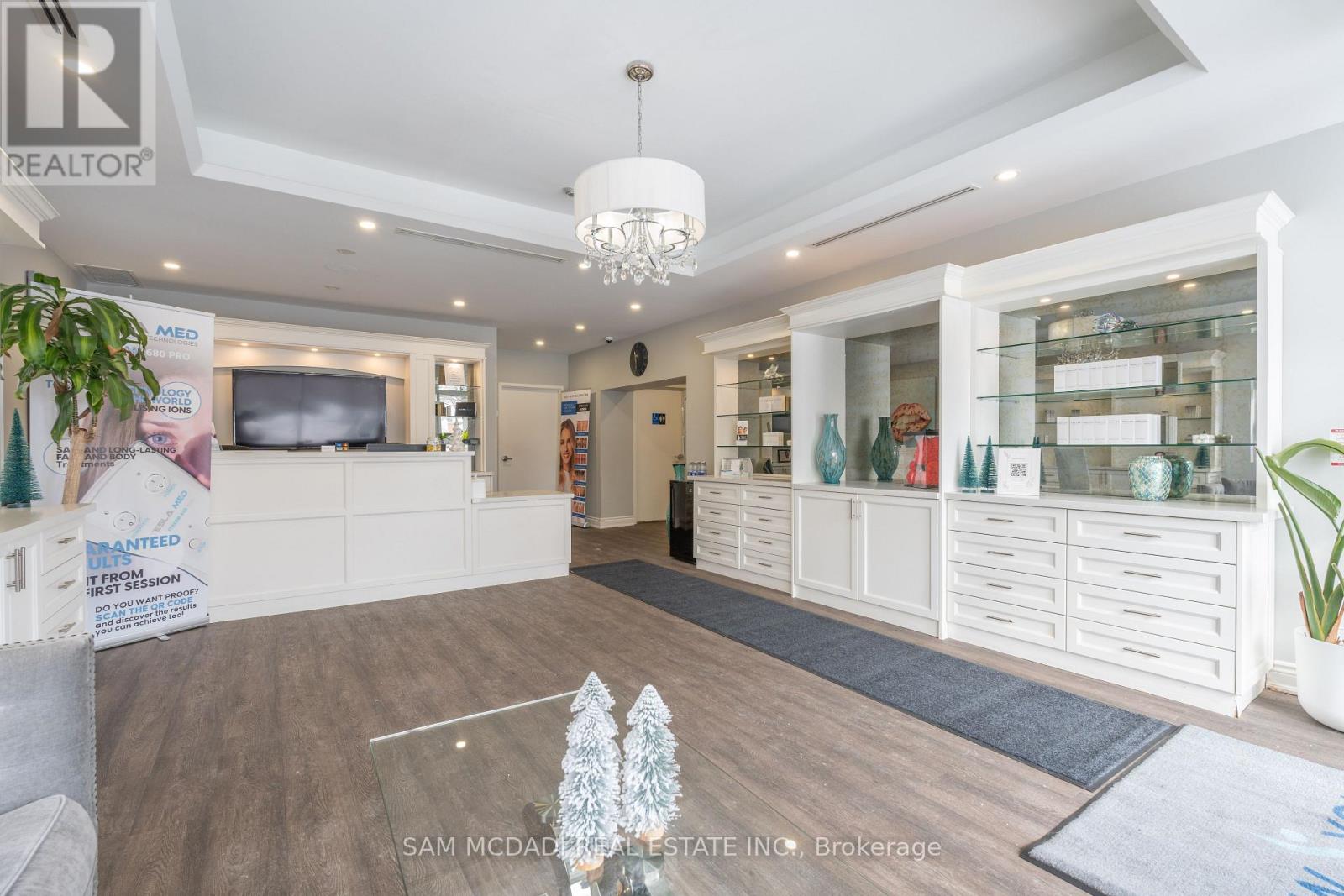 1651 Lakeshore Road W, Mississauga (Clarkson), Ontario  L5J 1J4 - Photo 4 - W12386671