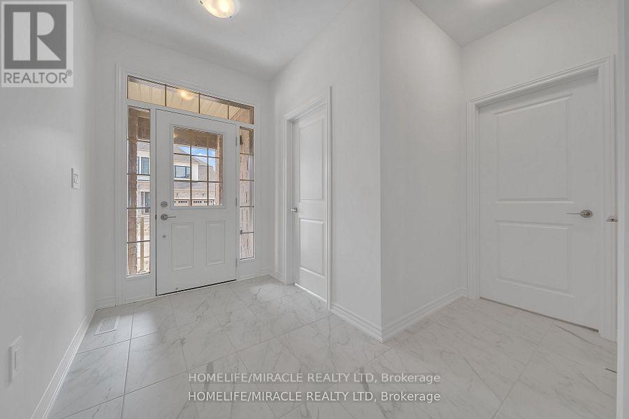 1536 Buttercup Court, Milton, Ontario  L9E 2G3 - Photo 4 - W12386674