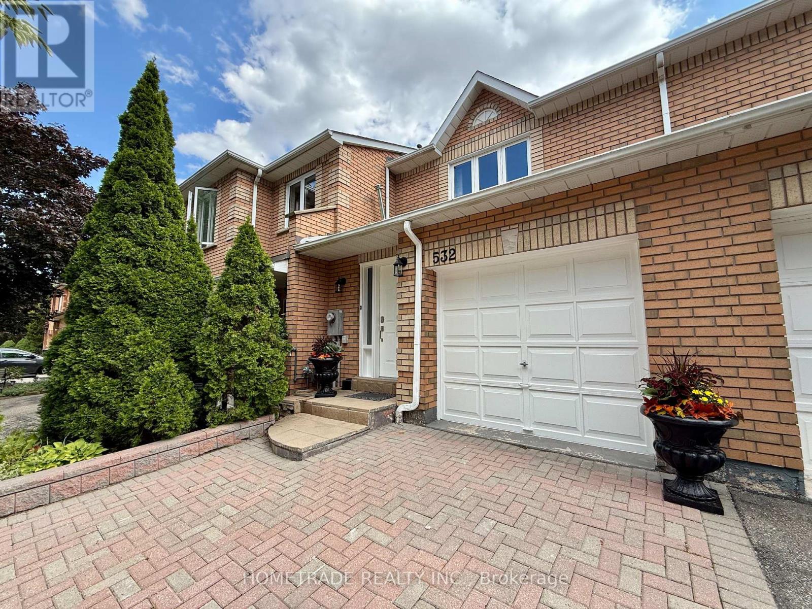 532 Steddick Court, Mississauga, Ontario  L5R 3T1 - Photo 2 - W12372625