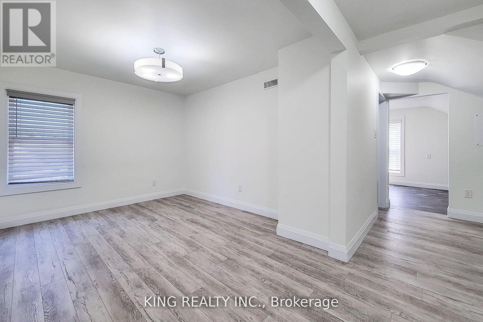 4464 Ellis Street, Niagara Falls (Downtown), Ontario  L2E 1H4 - Photo 12 - X12386659
