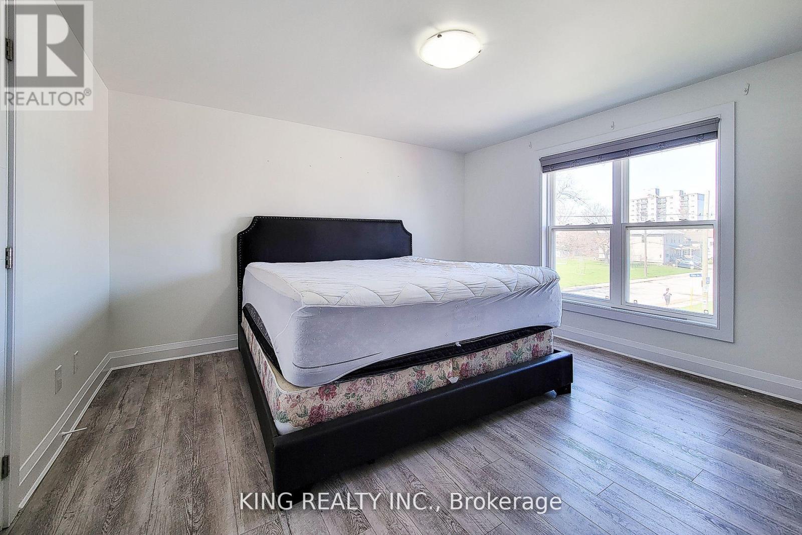 4464 Ellis Street, Niagara Falls (Downtown), Ontario  L2E 1H4 - Photo 16 - X12386659