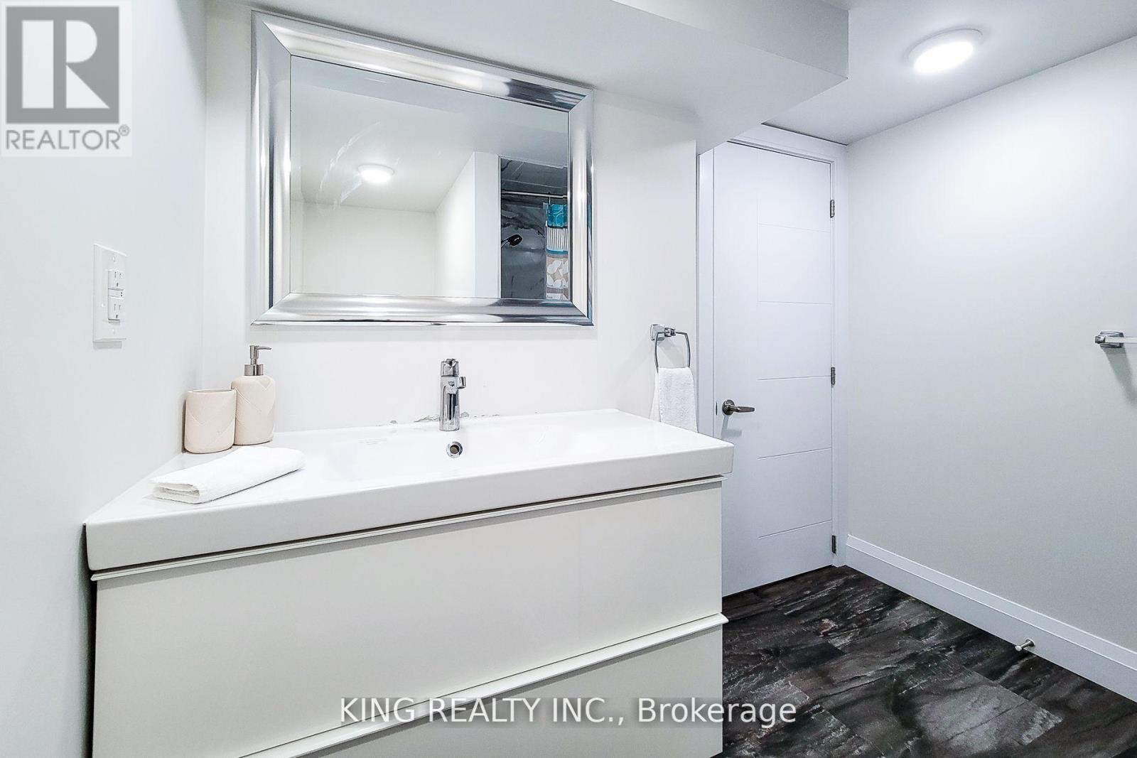 4464 Ellis Street, Niagara Falls (Downtown), Ontario  L2E 1H4 - Photo 27 - X12386659