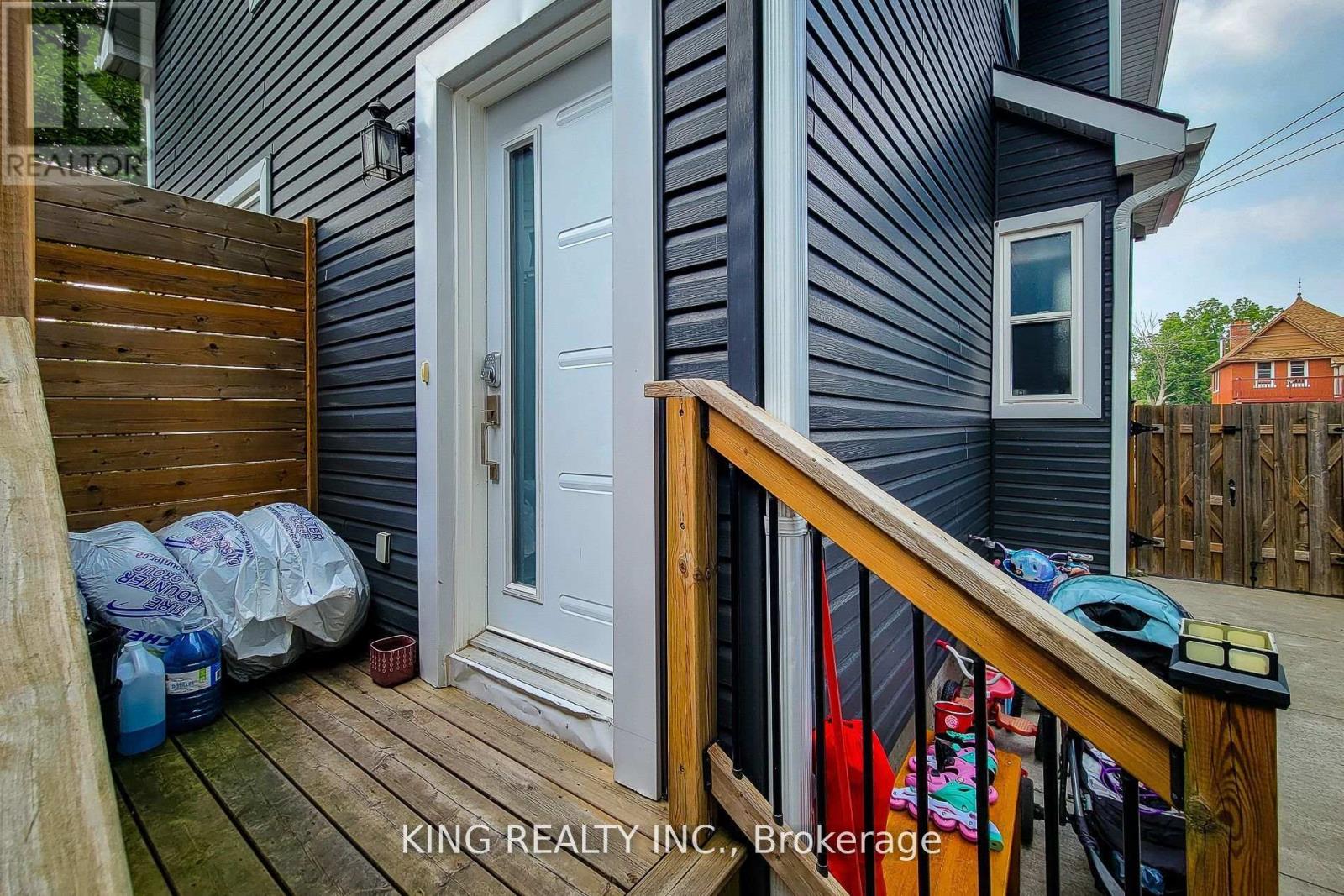 4464 Ellis Street, Niagara Falls (Downtown), Ontario  L2E 1H4 - Photo 28 - X12386659