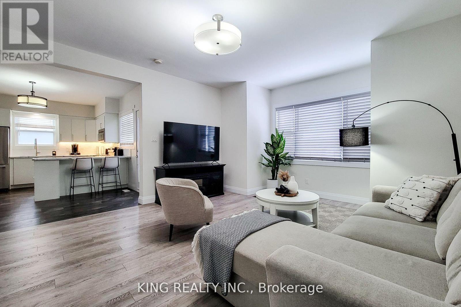 4464 Ellis Street, Niagara Falls (Downtown), Ontario  L2E 1H4 - Photo 3 - X12386659