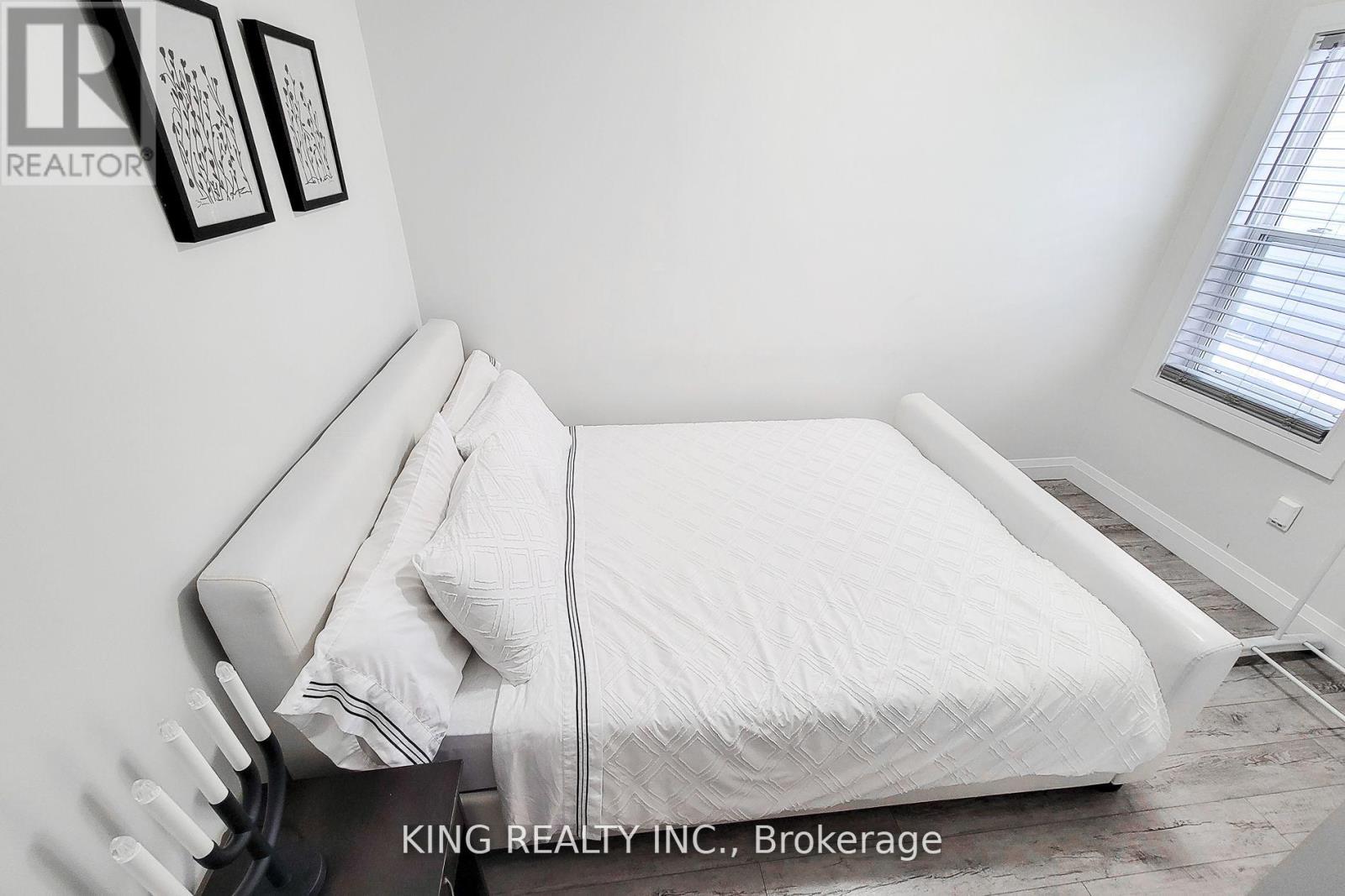 4464 Ellis Street, Niagara Falls (Downtown), Ontario  L2E 1H4 - Photo 9 - X12386659