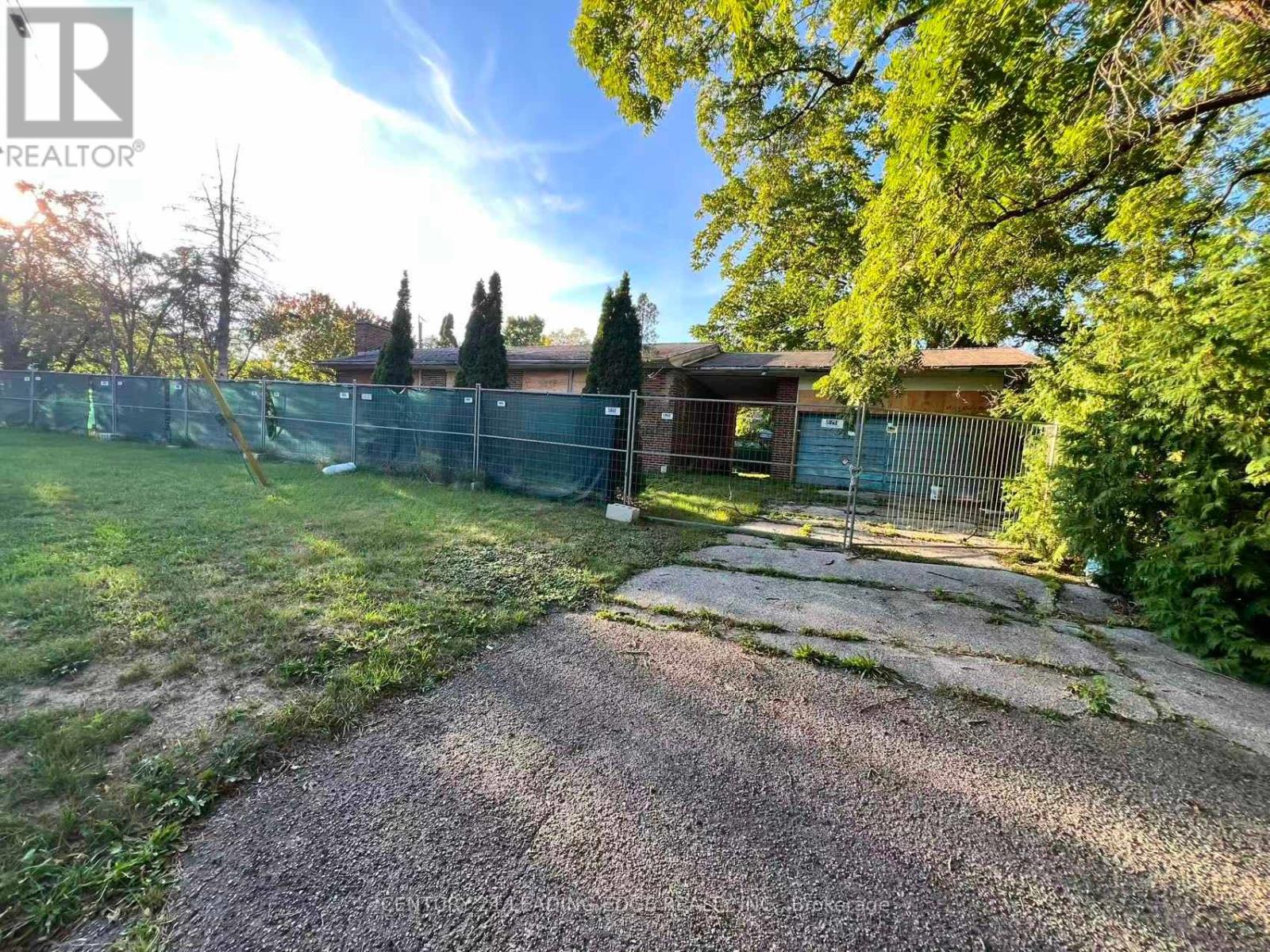 329 Mill Street, Richmond Hill (Mill Pond), Ontario  L4C 4B6 - Photo 3 - N12386684