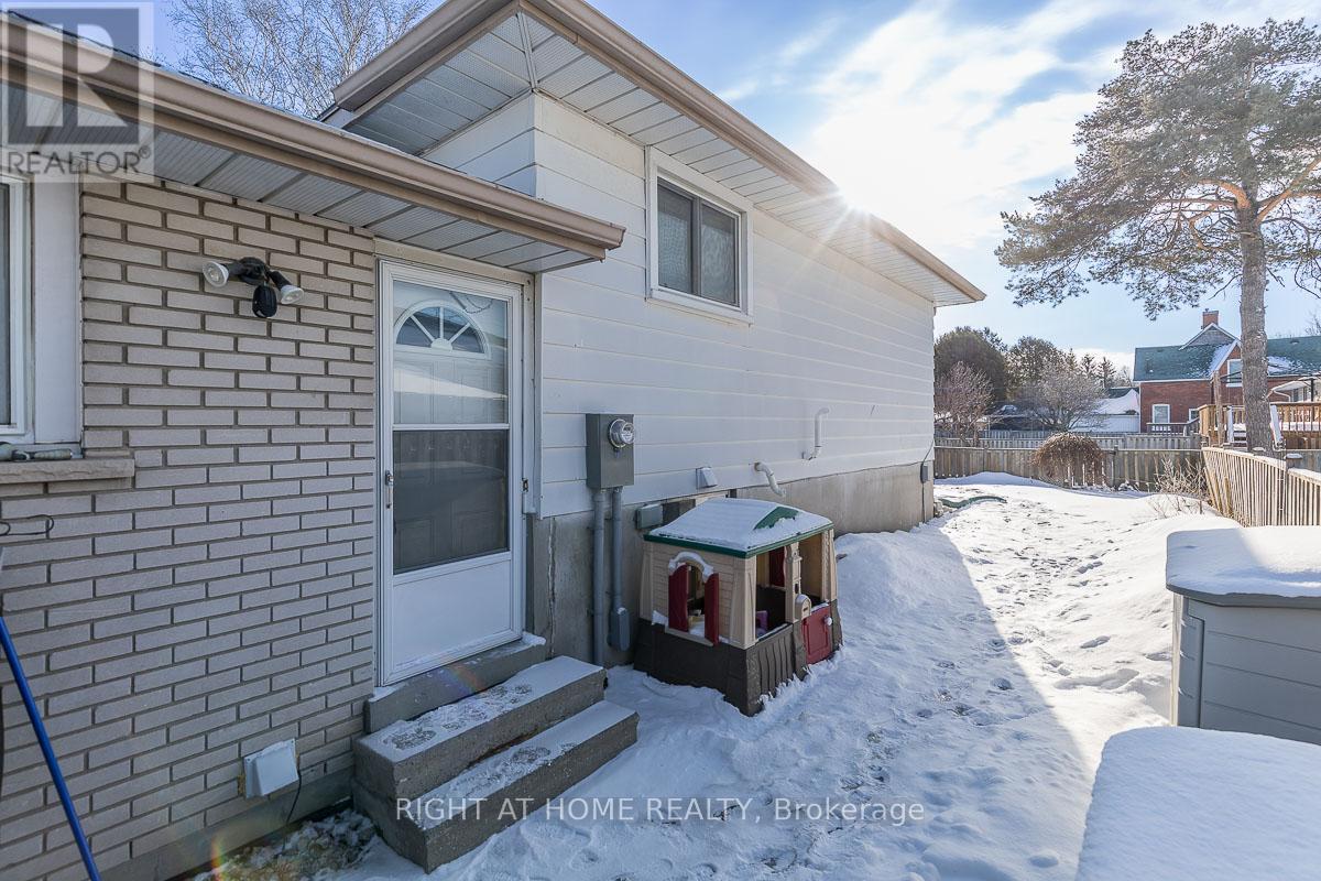 Lower - 169a Rose Street, Barrie, Ontario  L4M 2T8 - Photo 16 - S12386710