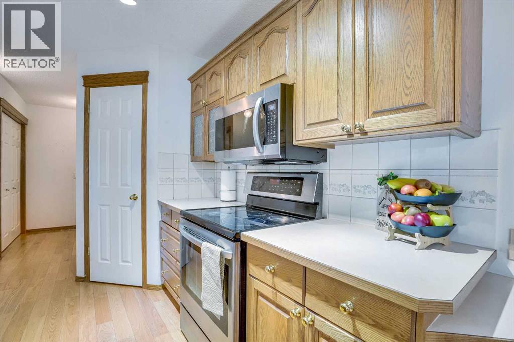 76 Somerset Manor Sw, Calgary, Alberta  T2Y 3V7 - Photo 12 - A2233295