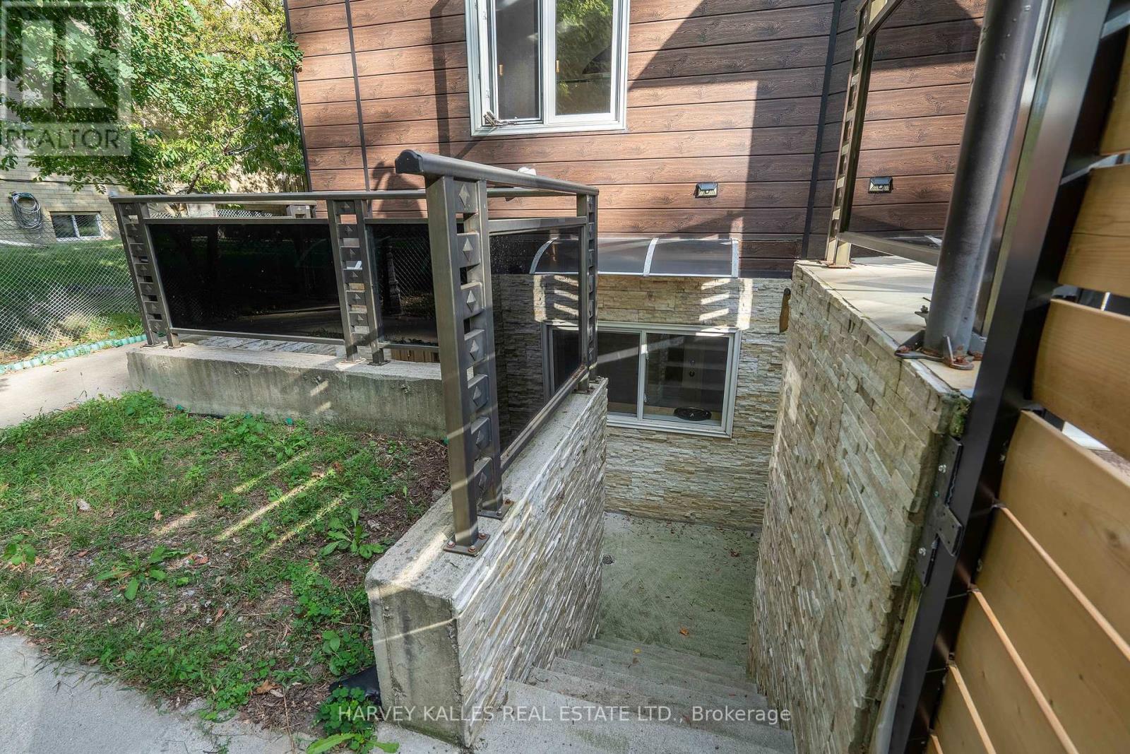 1623 Eglinton Avenue W, Mississauga (East Credit), Ontario  L5M 7C1 - Photo 34 - W12386699