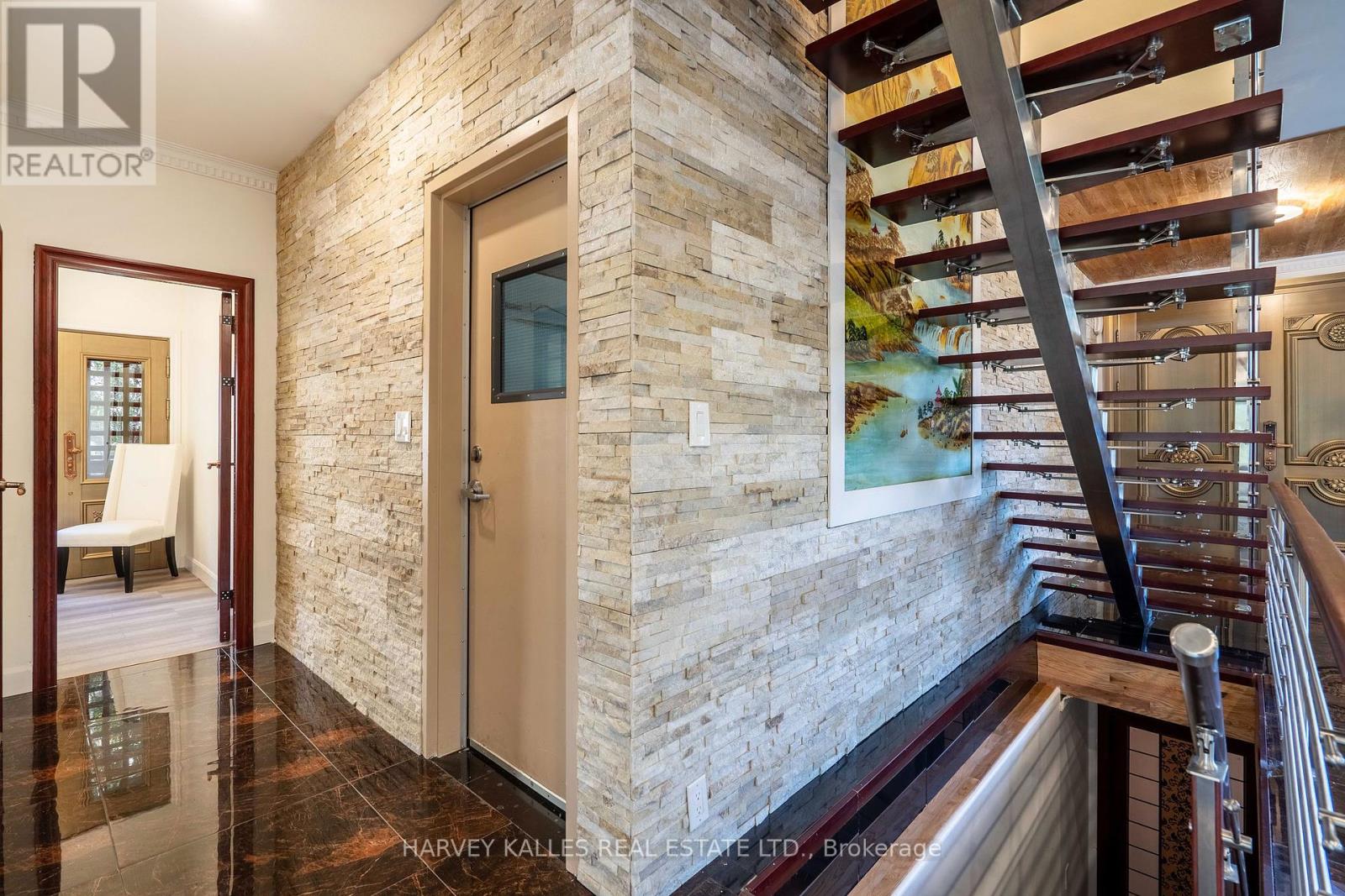 1623 Eglinton Avenue W, Mississauga (East Credit), Ontario  L5M 7C1 - Photo 5 - W12386699