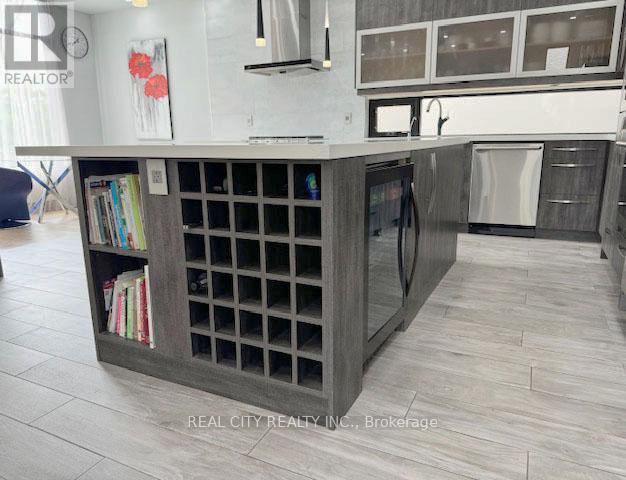 662 Byngmount Avenue, Mississauga (Lakeview), Ontario  L5G 1R4 - Photo 11 - W12386707