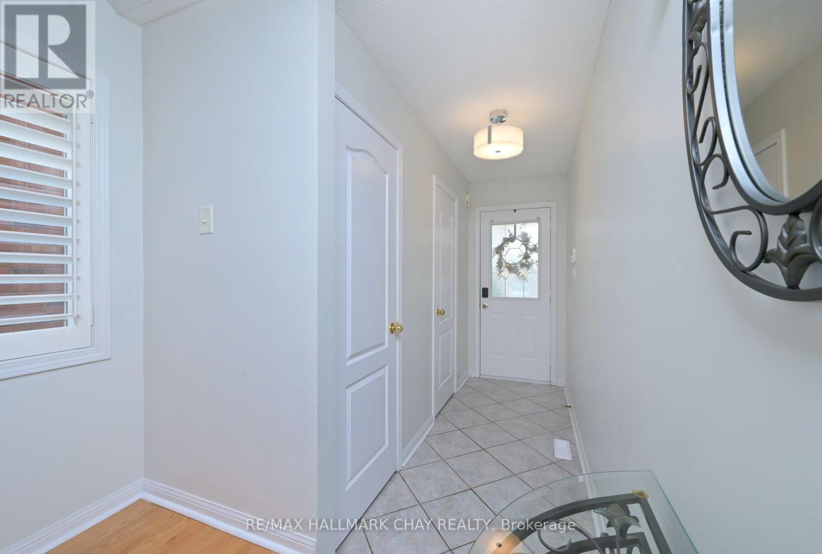 54 Cadillac Crescent, Brampton, Ontario  L7A 3B6 - Photo 3 - W12386712