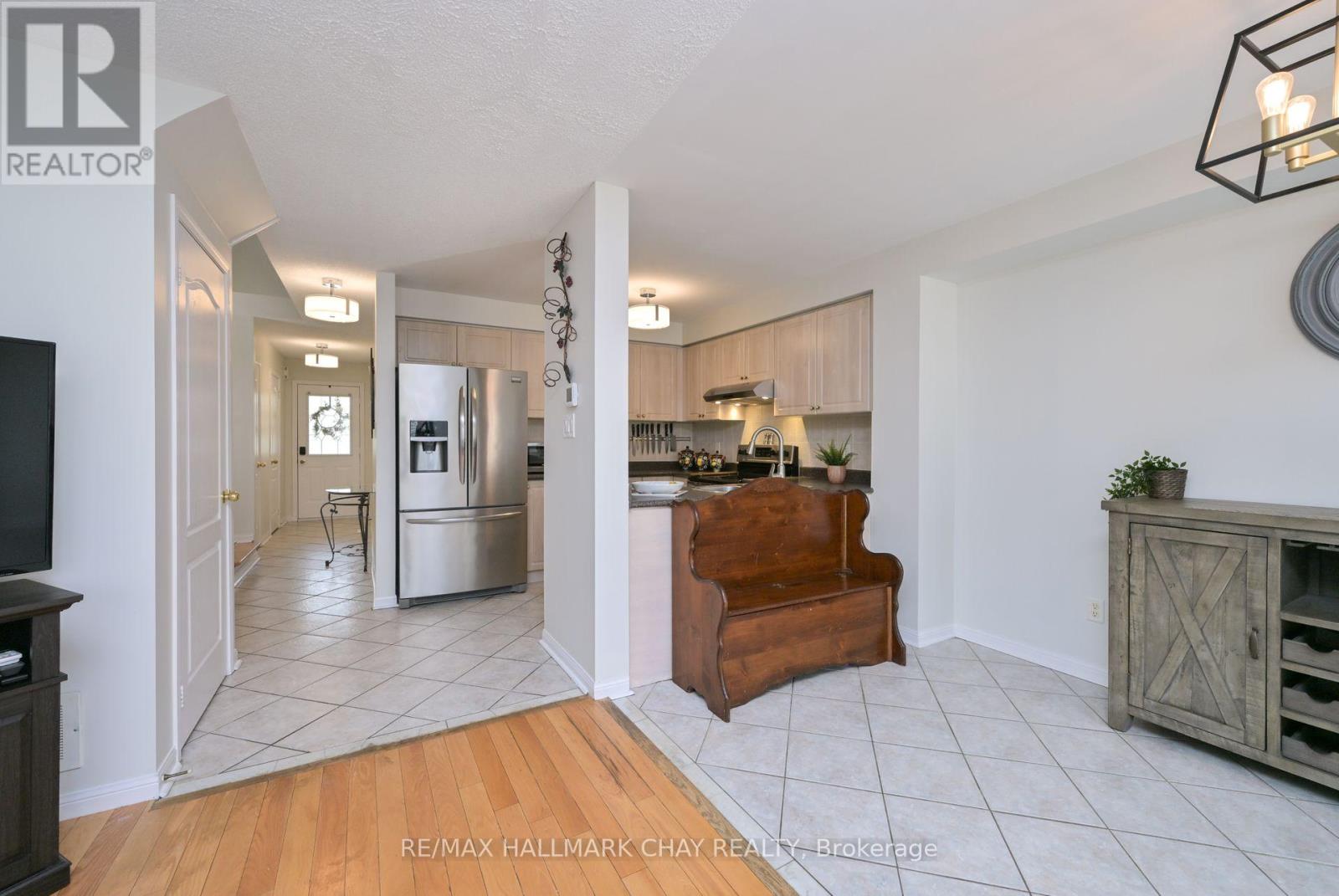 54 Cadillac Crescent, Brampton, Ontario  L7A 3B6 - Photo 6 - W12386712