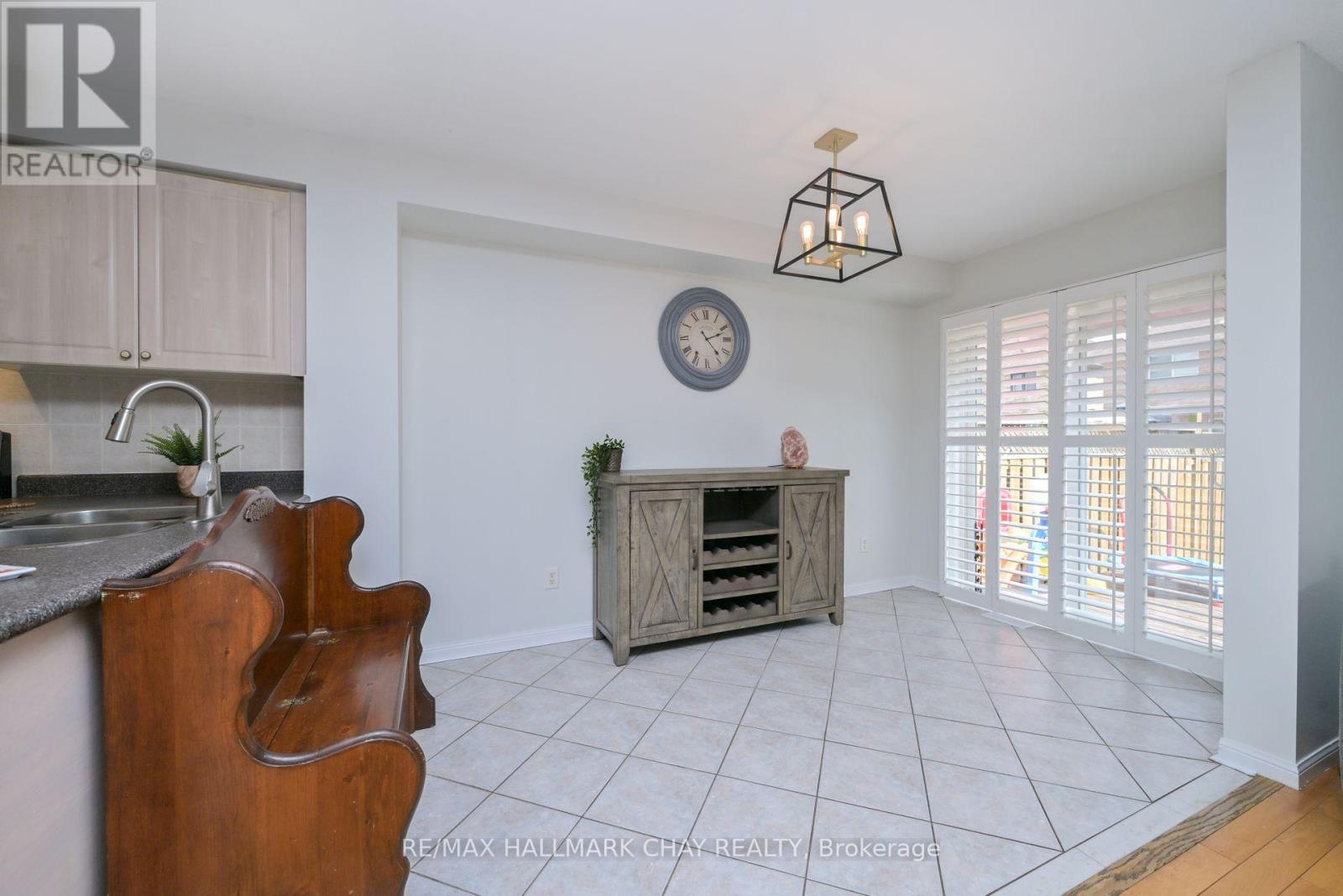 54 Cadillac Crescent, Brampton, Ontario  L7A 3B6 - Photo 7 - W12386712