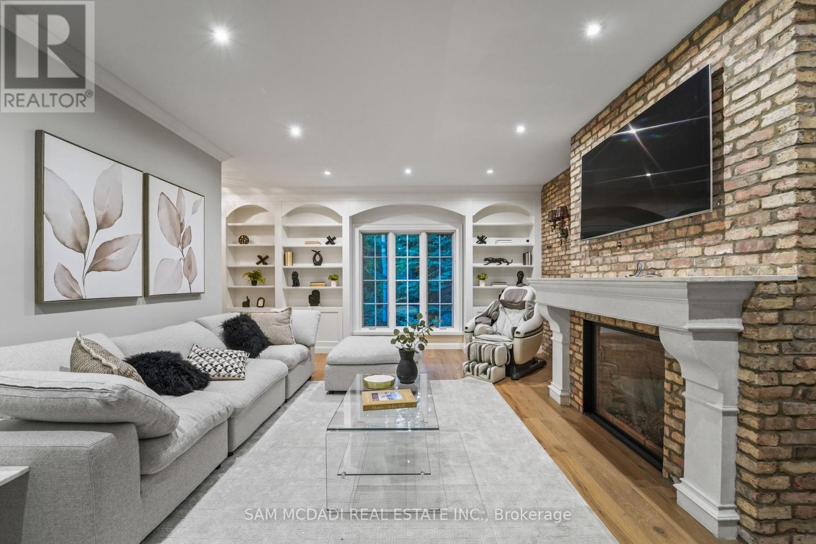 2025 Heartwood Court, Mississauga (Erindale), Ontario  L5C 4P7 - Photo 14 - W12386714