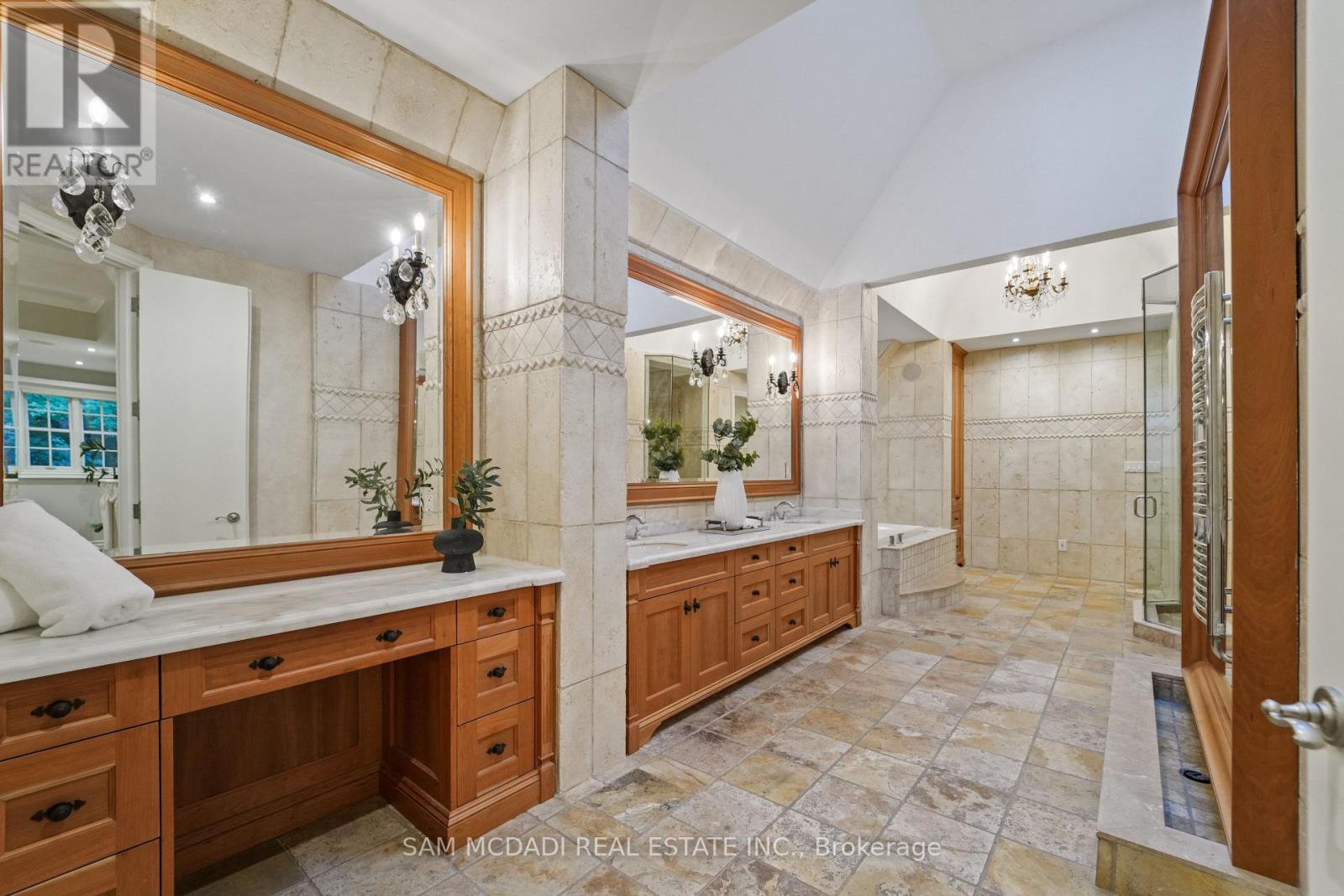 2025 Heartwood Court, Mississauga (Erindale), Ontario  L5C 4P7 - Photo 23 - W12386714