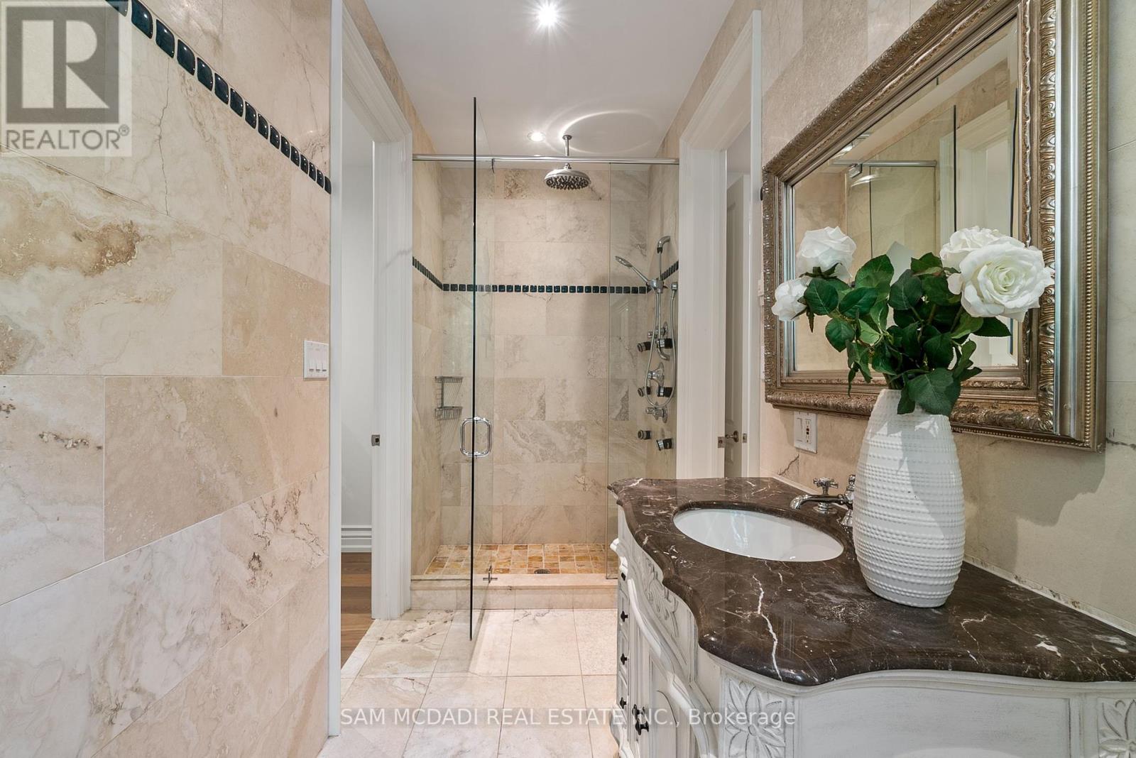 2025 Heartwood Court, Mississauga (Erindale), Ontario  L5C 4P7 - Photo 27 - W12386714