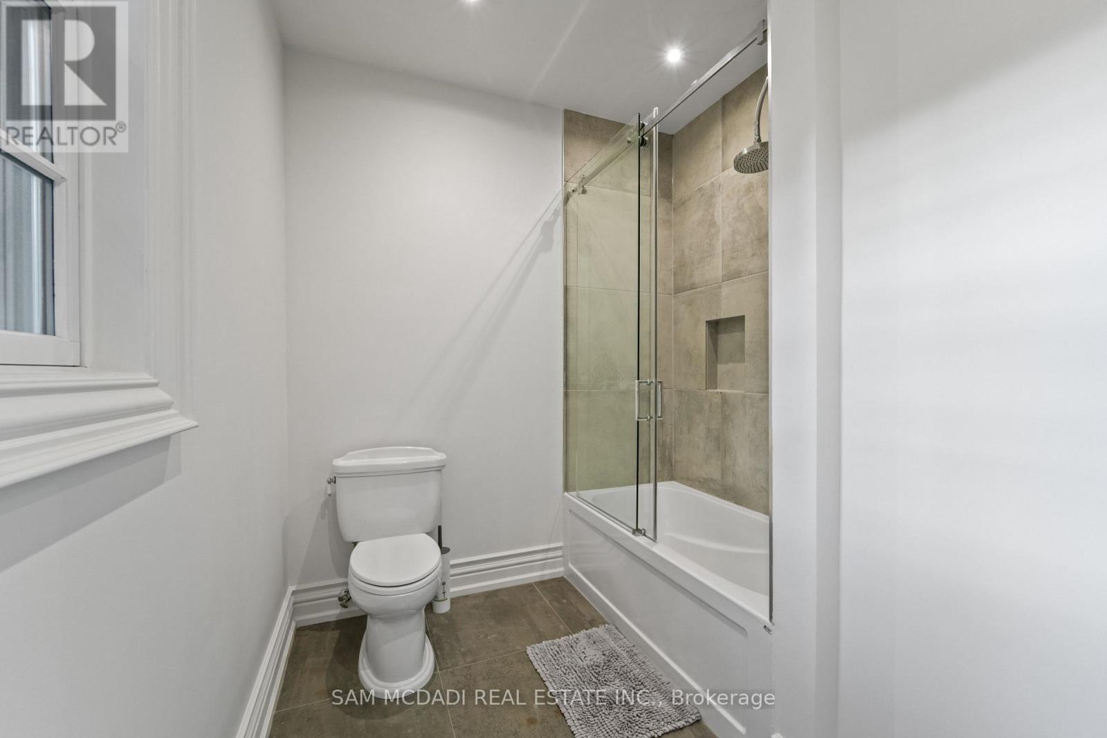 2025 Heartwood Court, Mississauga (Erindale), Ontario  L5C 4P7 - Photo 31 - W12386714