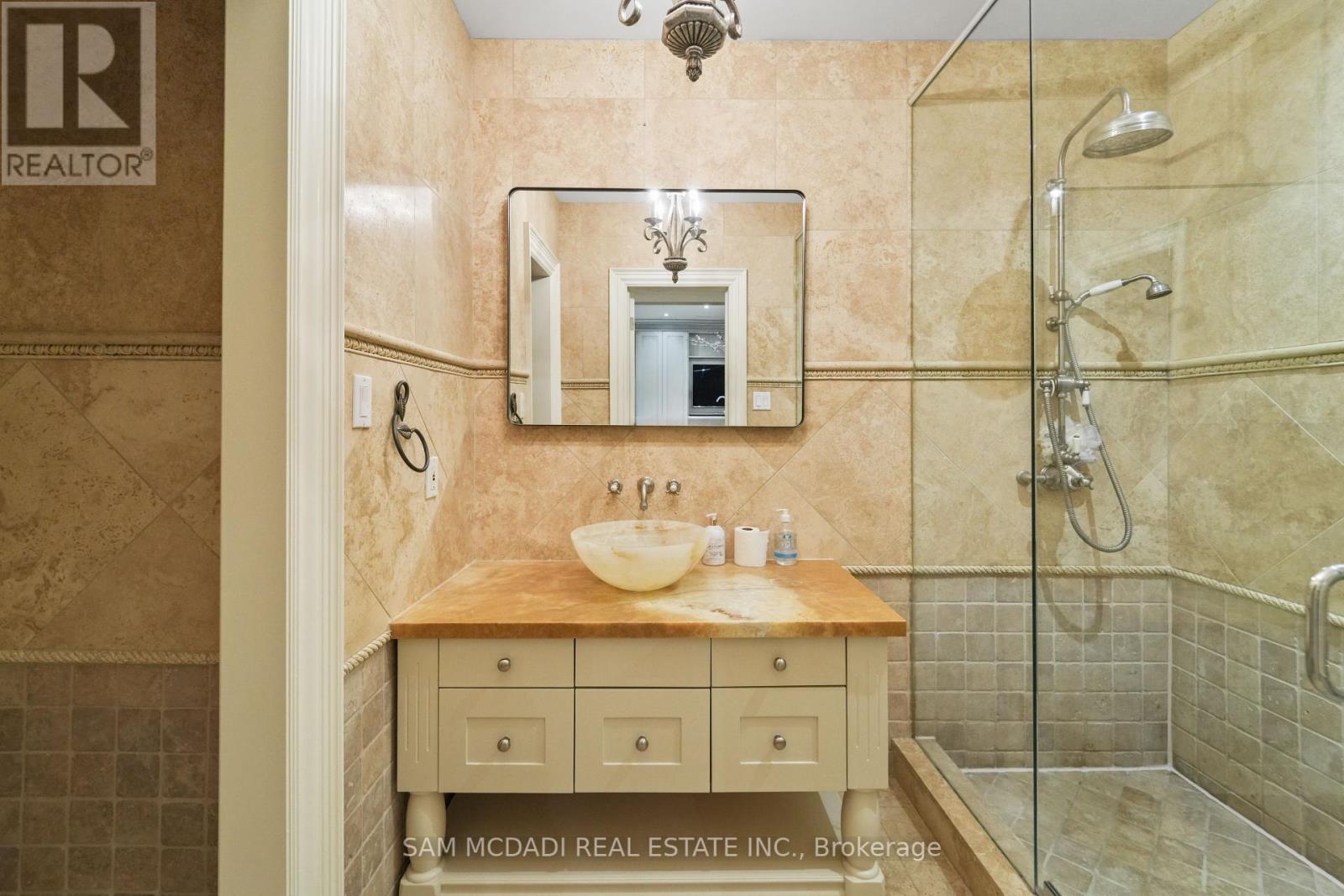 2025 Heartwood Court, Mississauga (Erindale), Ontario  L5C 4P7 - Photo 36 - W12386714