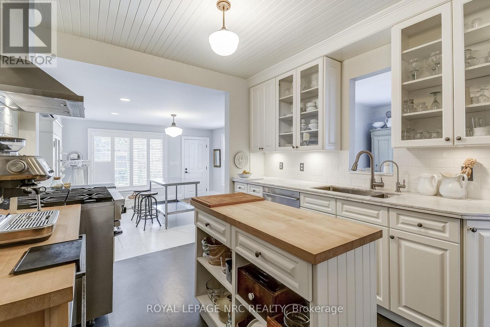 2 Pinehill Road, St. Catharines, Ontario  L2R 3R5 - Photo 10 - X12385886