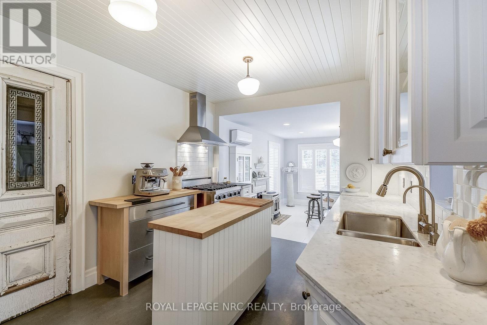 2 Pinehill Road, St. Catharines, Ontario  L2R 3R5 - Photo 11 - X12385886