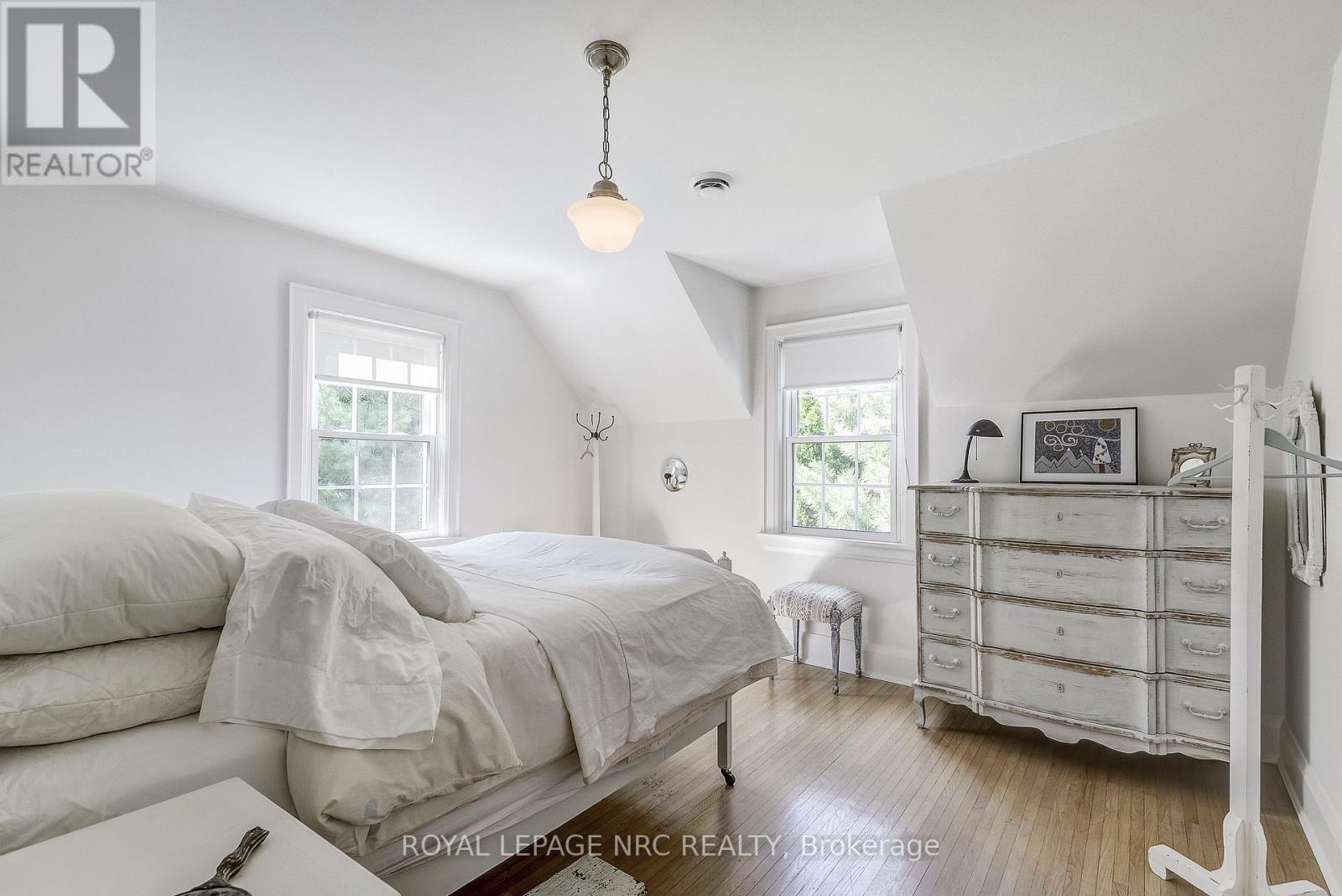 2 Pinehill Road, St. Catharines, Ontario  L2R 3R5 - Photo 29 - X12385886