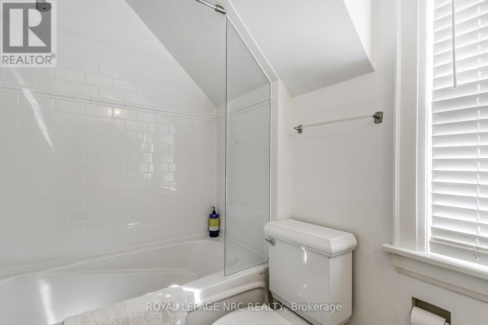 2 Pinehill Road, St. Catharines, Ontario  L2R 3R5 - Photo 31 - X12385886