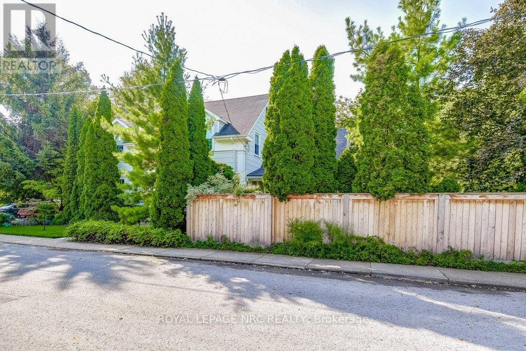 2 Pinehill Road, St. Catharines, Ontario  L2R 3R5 - Photo 38 - X12385886