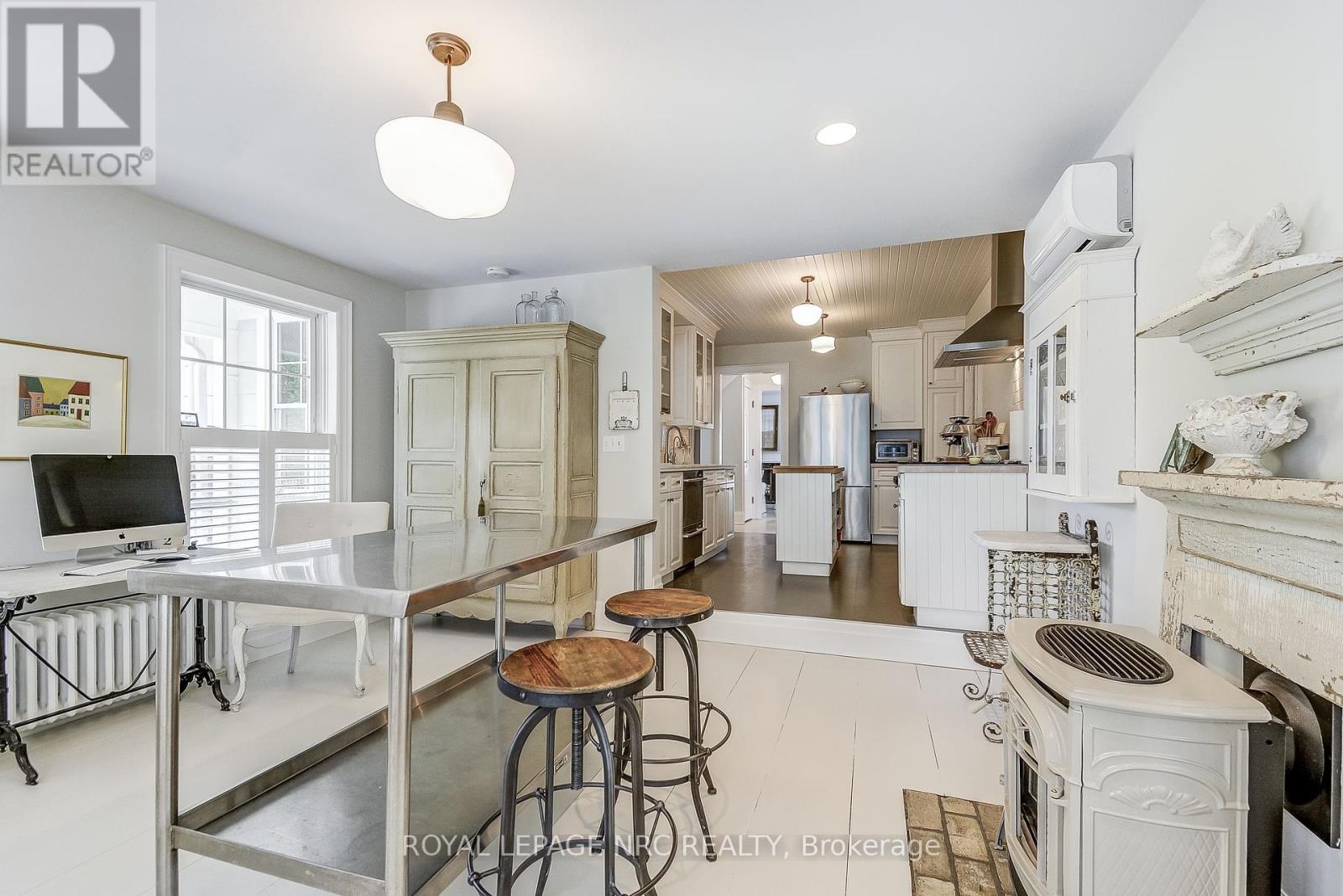 2 Pinehill Road, St. Catharines, Ontario  L2R 3R5 - Photo 7 - X12385886