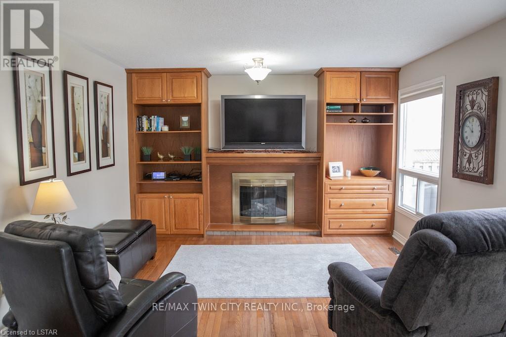 42 Redwood Lane, London East, Ontario  N5V 4C4 - Photo 8 - X12386694