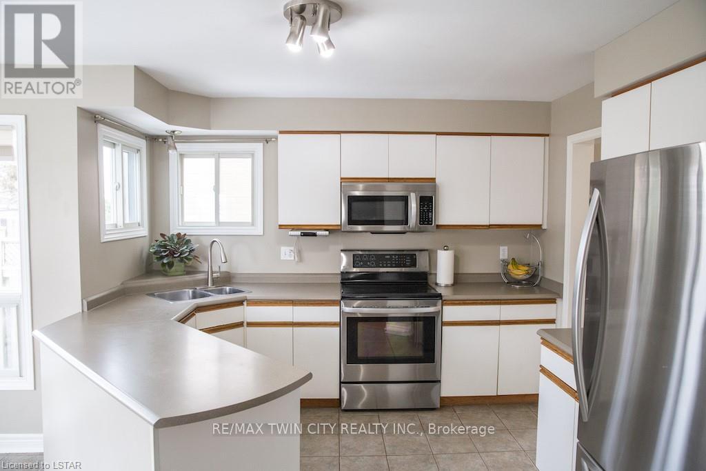 42 Redwood Lane, London East, Ontario  N5V 4C4 - Photo 9 - X12386694