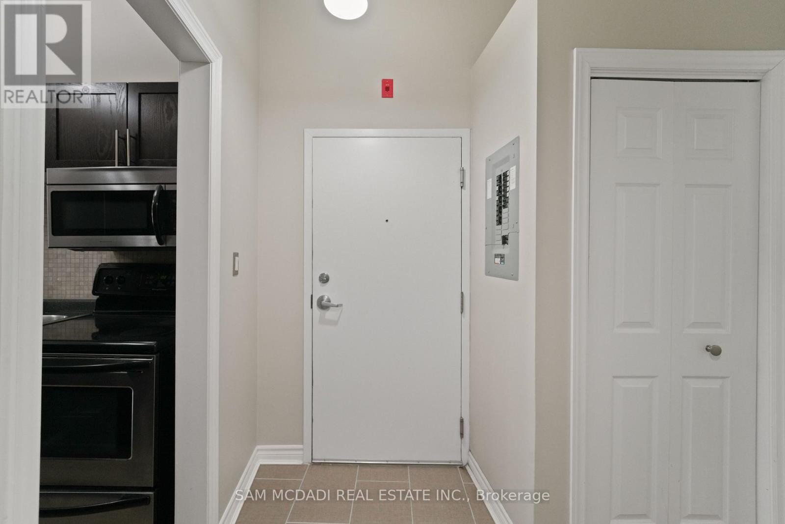 301 - 80 King William Street, Hamilton (Beasley), Ontario  L8R 0A1 - Photo 3 - X12386695