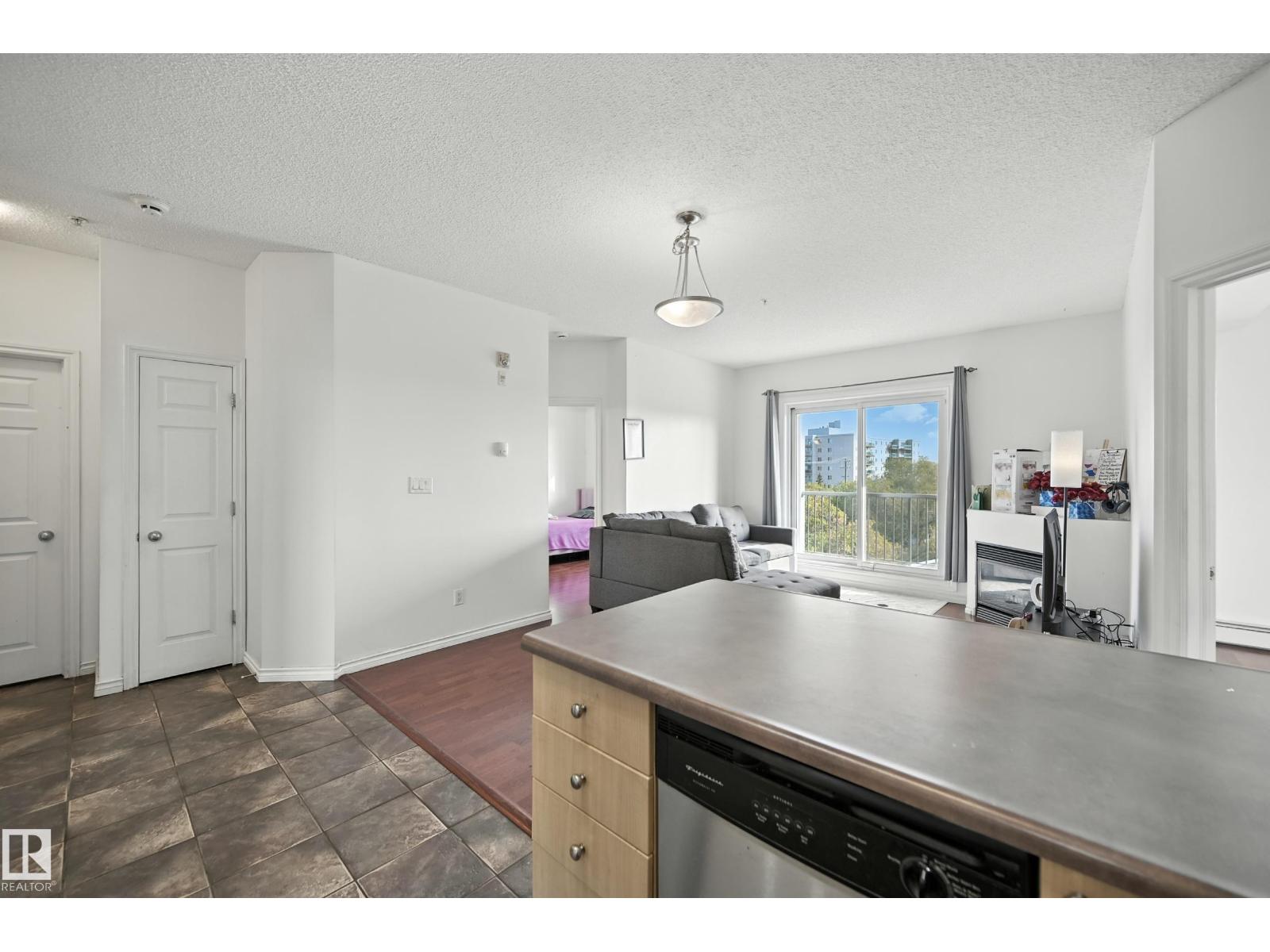 #301 10118 95 St Nw, Edmonton, Alberta  T5J 1R3 - Photo 4 - E4456424