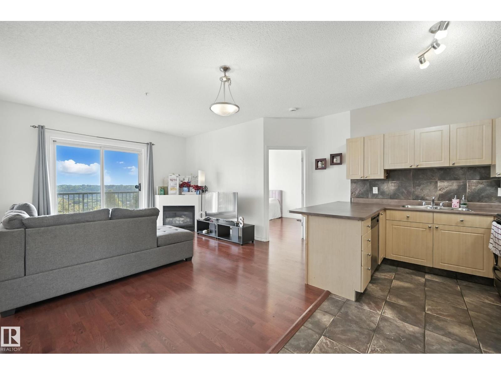 #301 10118 95 St Nw, Edmonton, Alberta  T5J 1R3 - Photo 2 - E4456424
