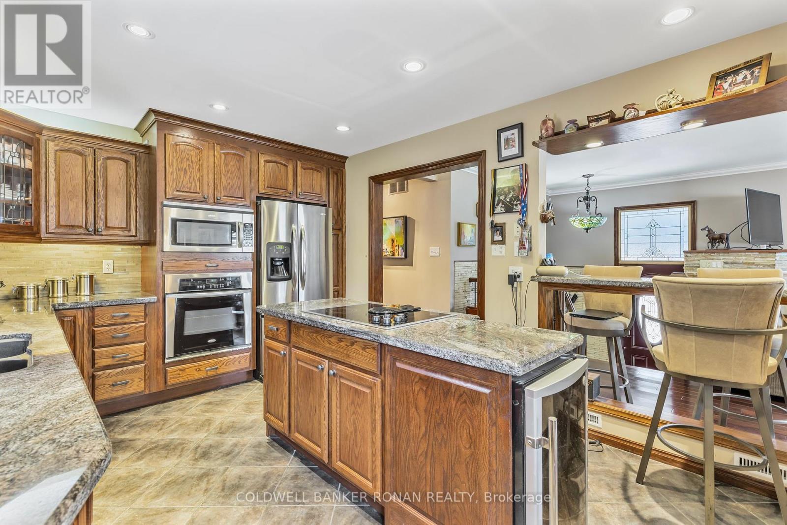 20 Hallow Crescent, Toronto, Ontario  M9W 2V9 - Photo 11 - W12386729