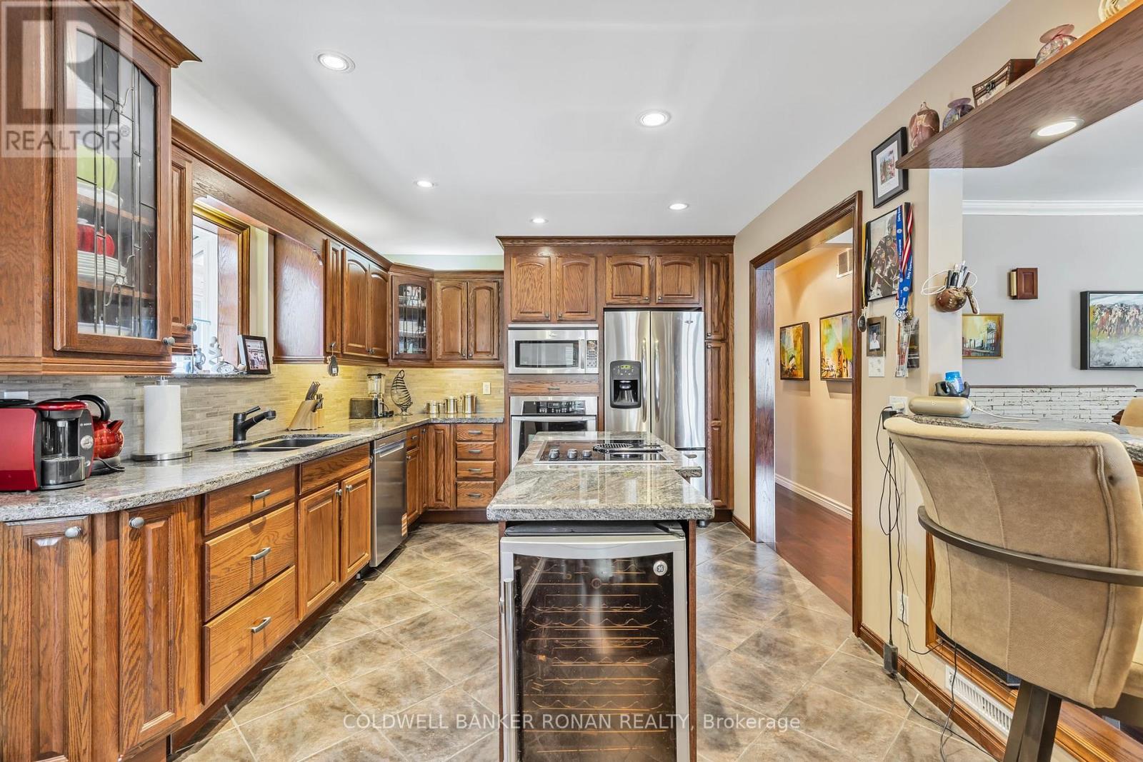 20 Hallow Crescent, Toronto, Ontario  M9W 2V9 - Photo 12 - W12386729