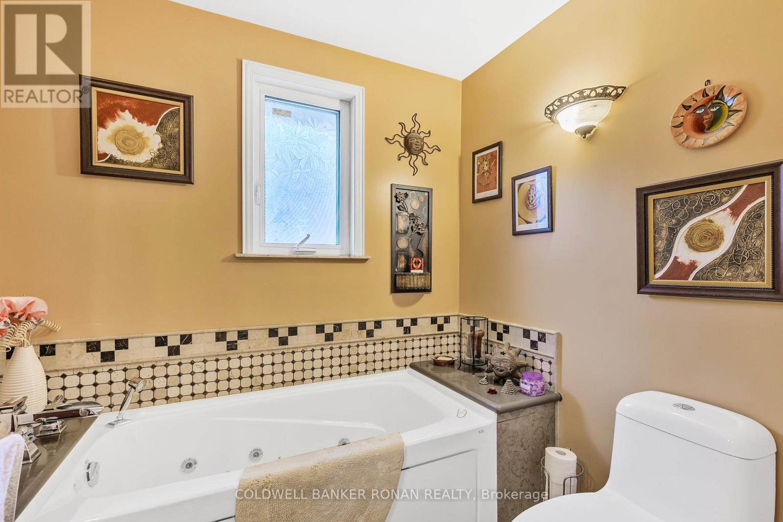 20 Hallow Crescent, Toronto, Ontario  M9W 2V9 - Photo 13 - W12386729