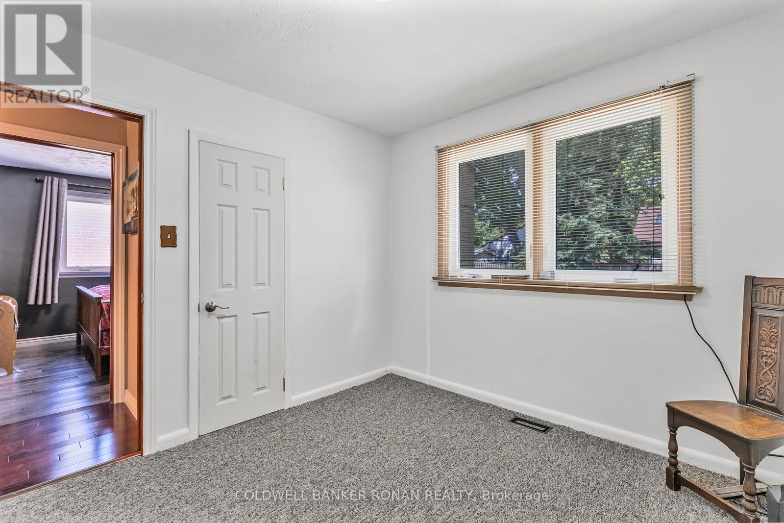 20 Hallow Crescent, Toronto, Ontario  M9W 2V9 - Photo 17 - W12386729