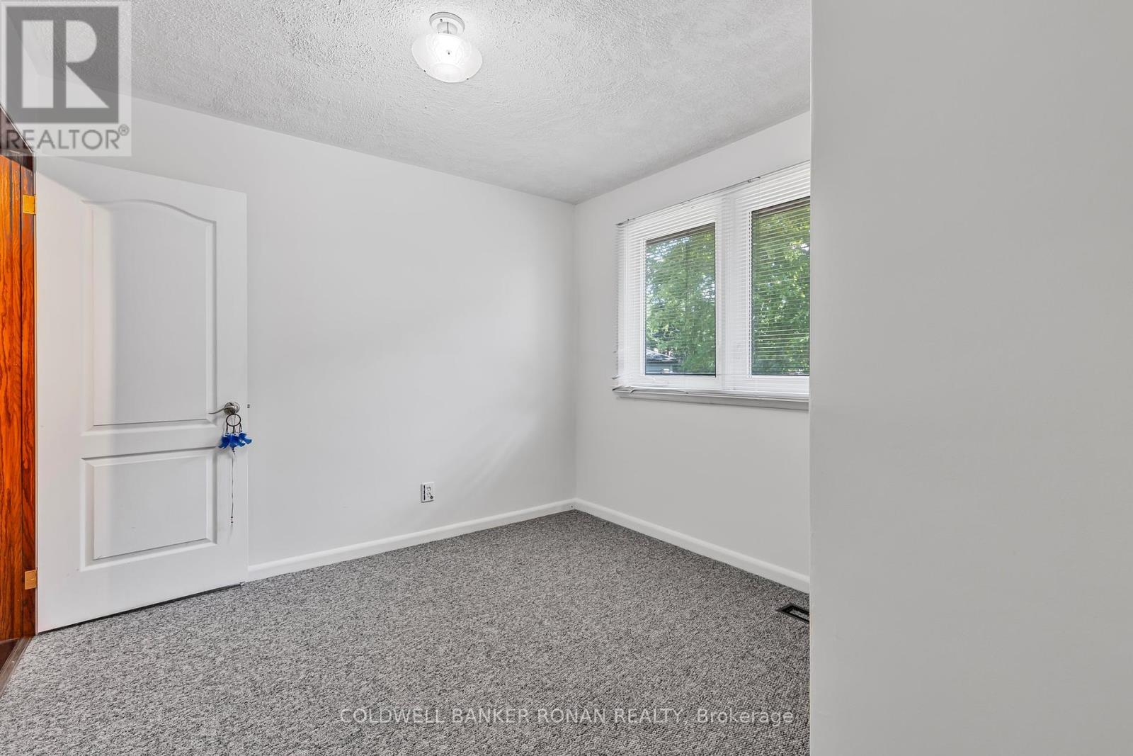 20 Hallow Crescent, Toronto, Ontario  M9W 2V9 - Photo 19 - W12386729
