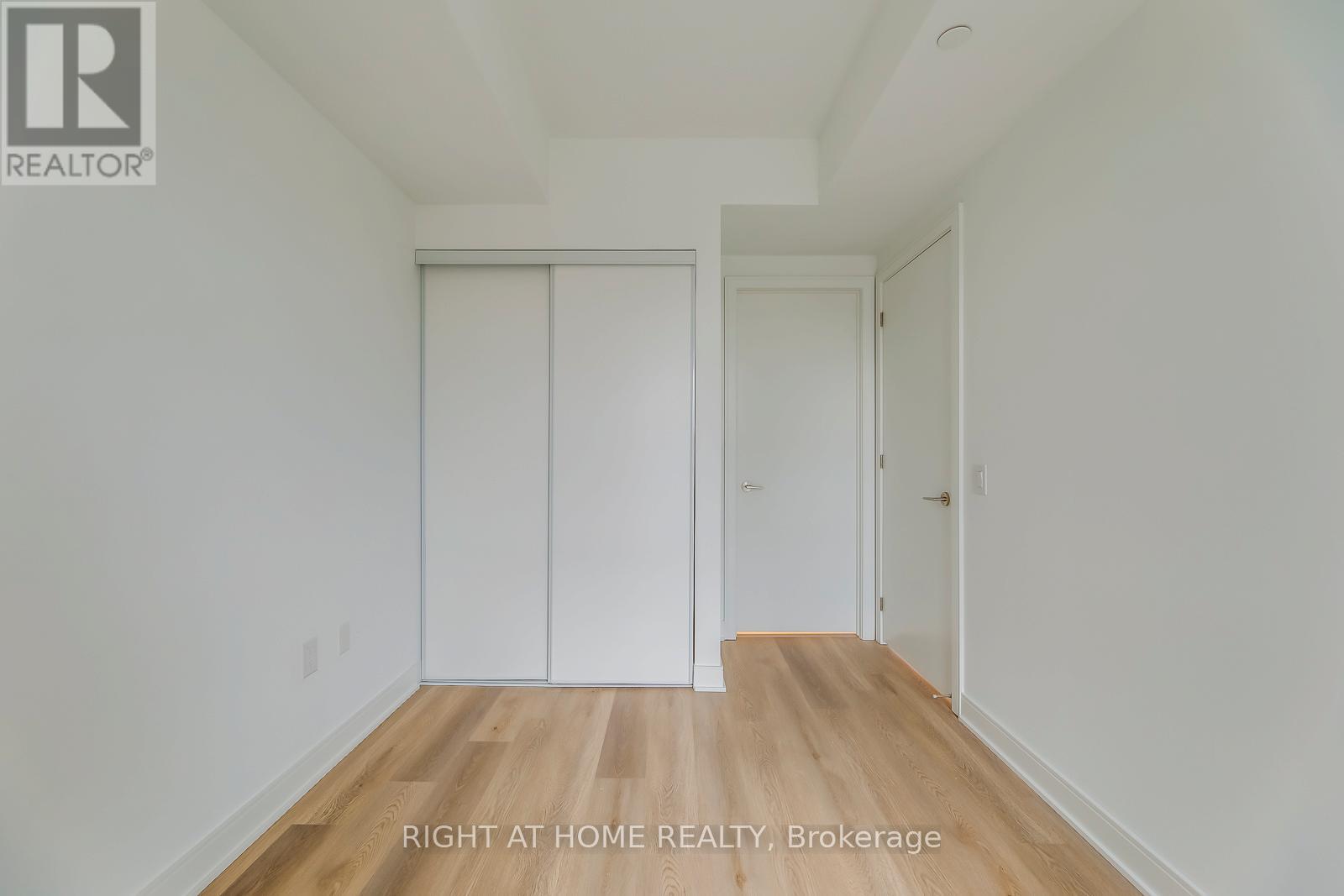 304 - 86 Dundas Street E, Mississauga, Ontario  L5A 1W4 - Photo 12 - W12386733