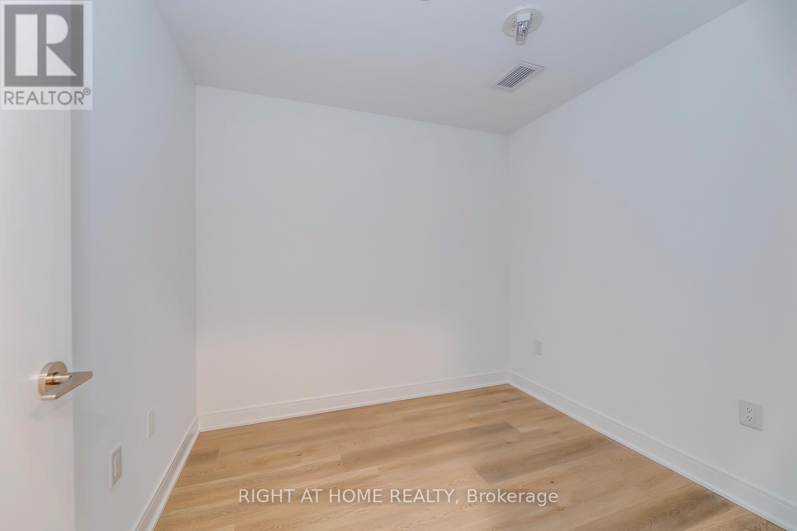 304 - 86 Dundas Street E, Mississauga, Ontario  L5A 1W4 - Photo 15 - W12386733